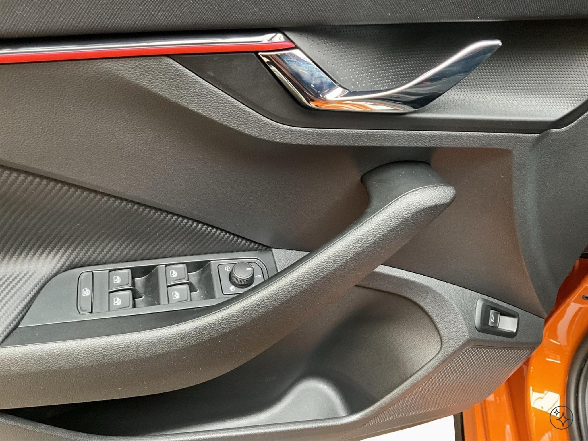 Skoda Kamiq Monte-Carlo+DSG+Pano+Park&Go+P.Drive+AHK+P.Sécurité (2025) - Foto 14