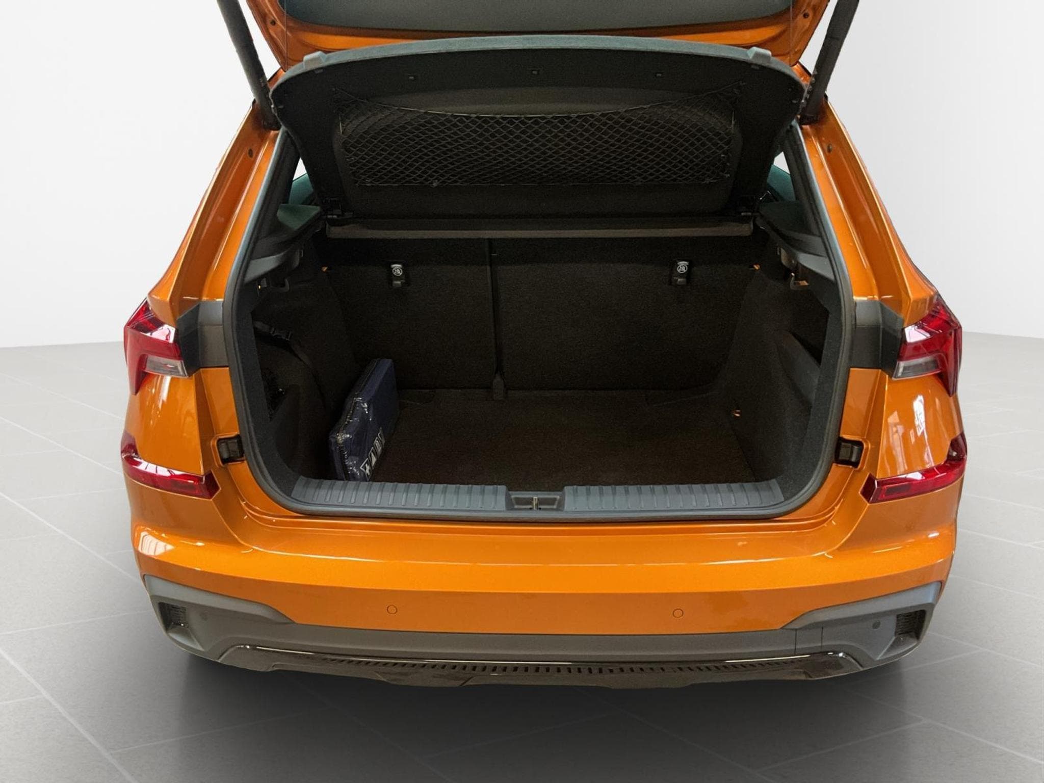 Skoda Kamiq Monte-Carlo+DSG+Pano+Park&Go+P.Drive+AHK+P.Sécurité (2025) - Foto 17