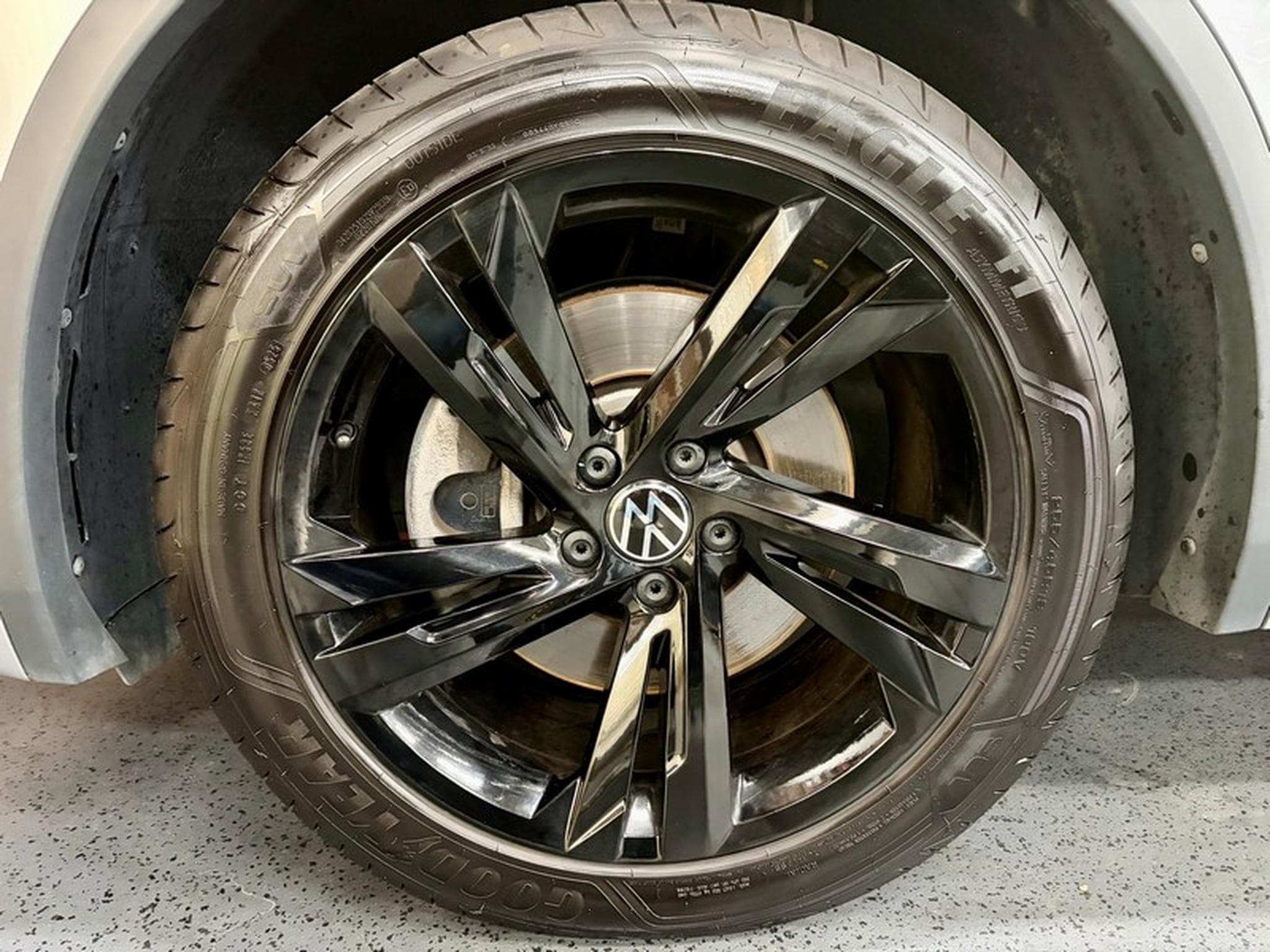 VW Tiguan Tiguan Allspace 2.0 TDi 200cv Auto 4x4 R-LINE (7Places) (2022) - Photo 3