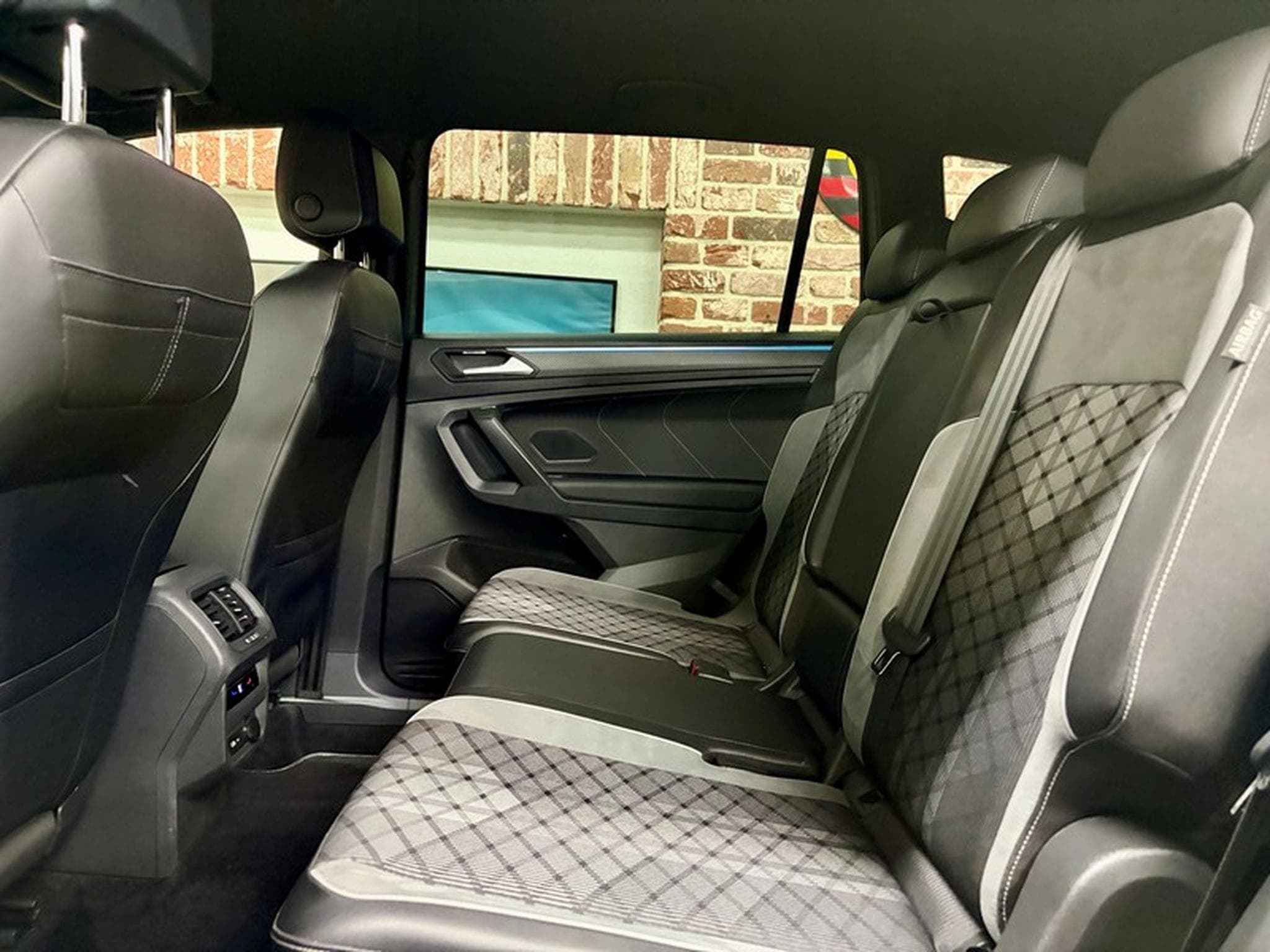 VW Tiguan Tiguan Allspace 2.0 TDi 200cv Auto 4x4 R-LINE (7Places) (2022) - Photo 6
