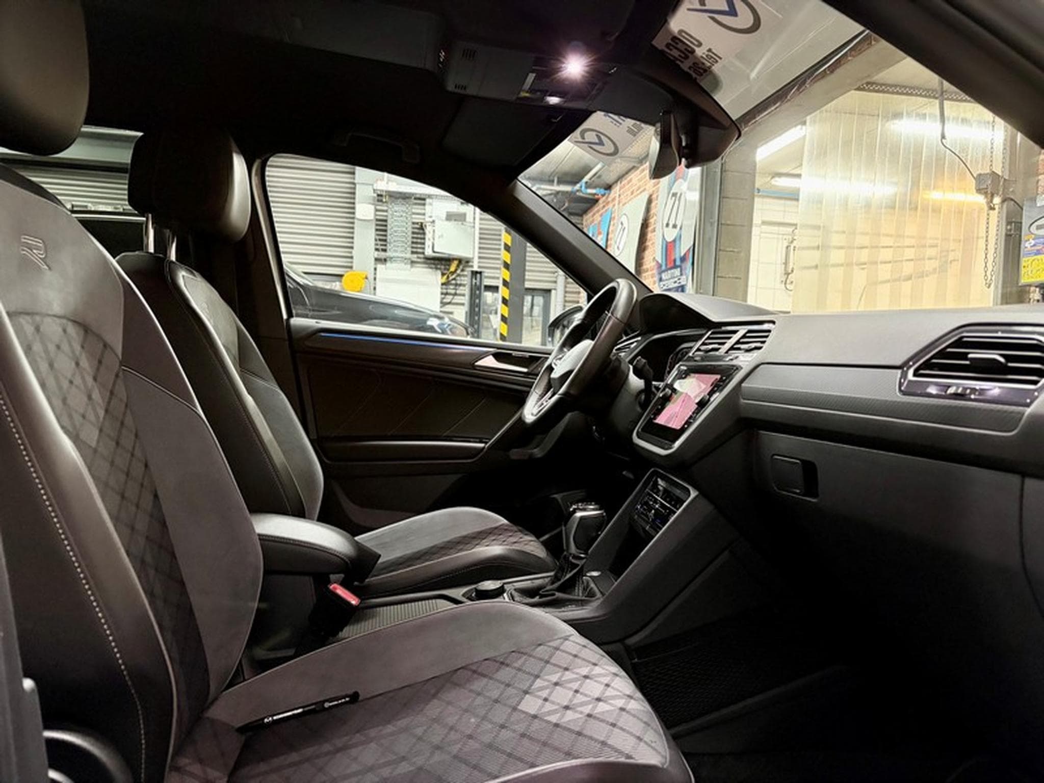 VW Tiguan Tiguan Allspace 2.0 TDi 200cv Auto 4x4 R-LINE (7Places) (2022) - Photo 8