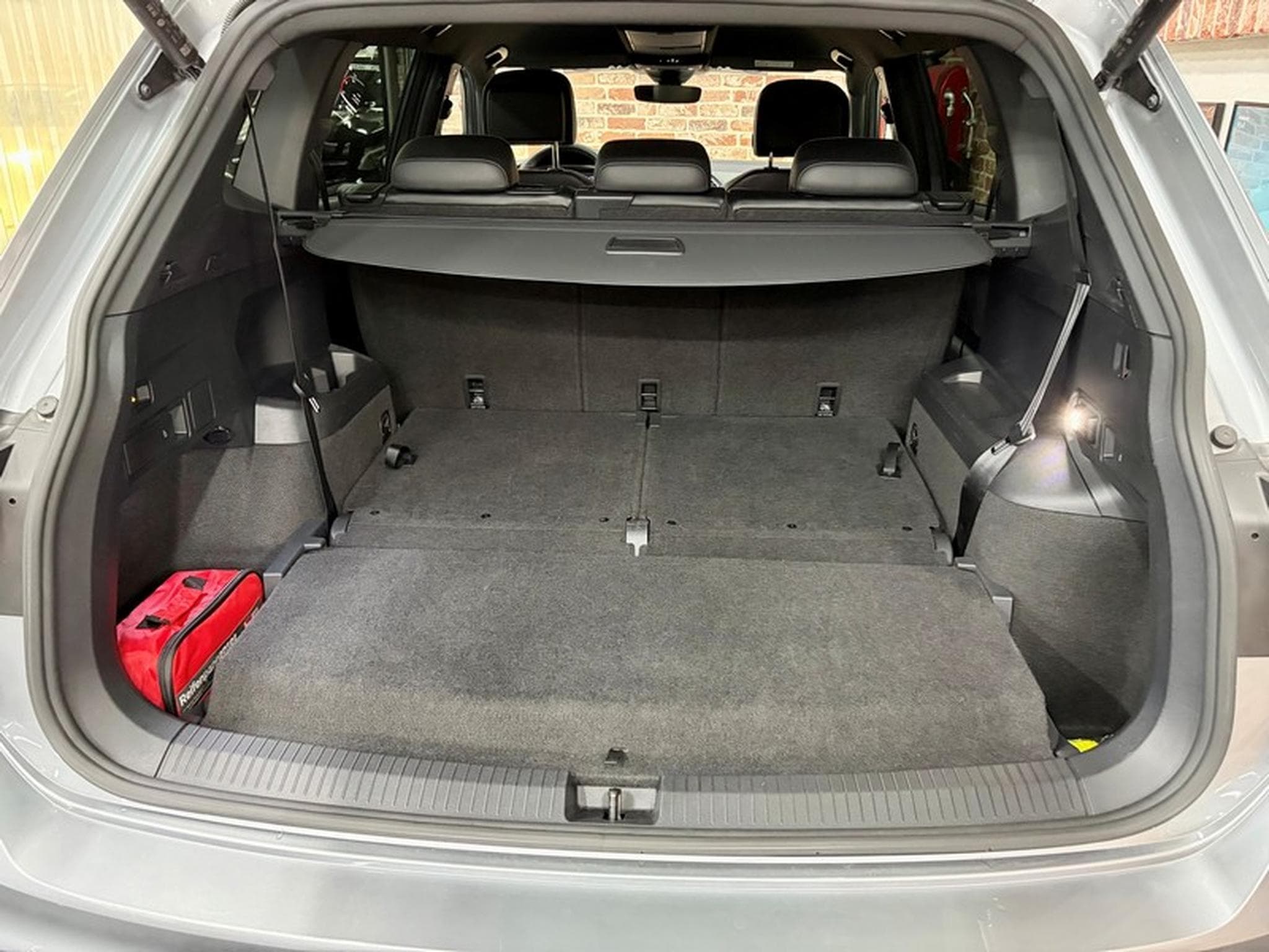 VW Tiguan Tiguan Allspace 2.0 TDi 200cv Auto 4x4 R-LINE (7Places) (2022) - Photo 7