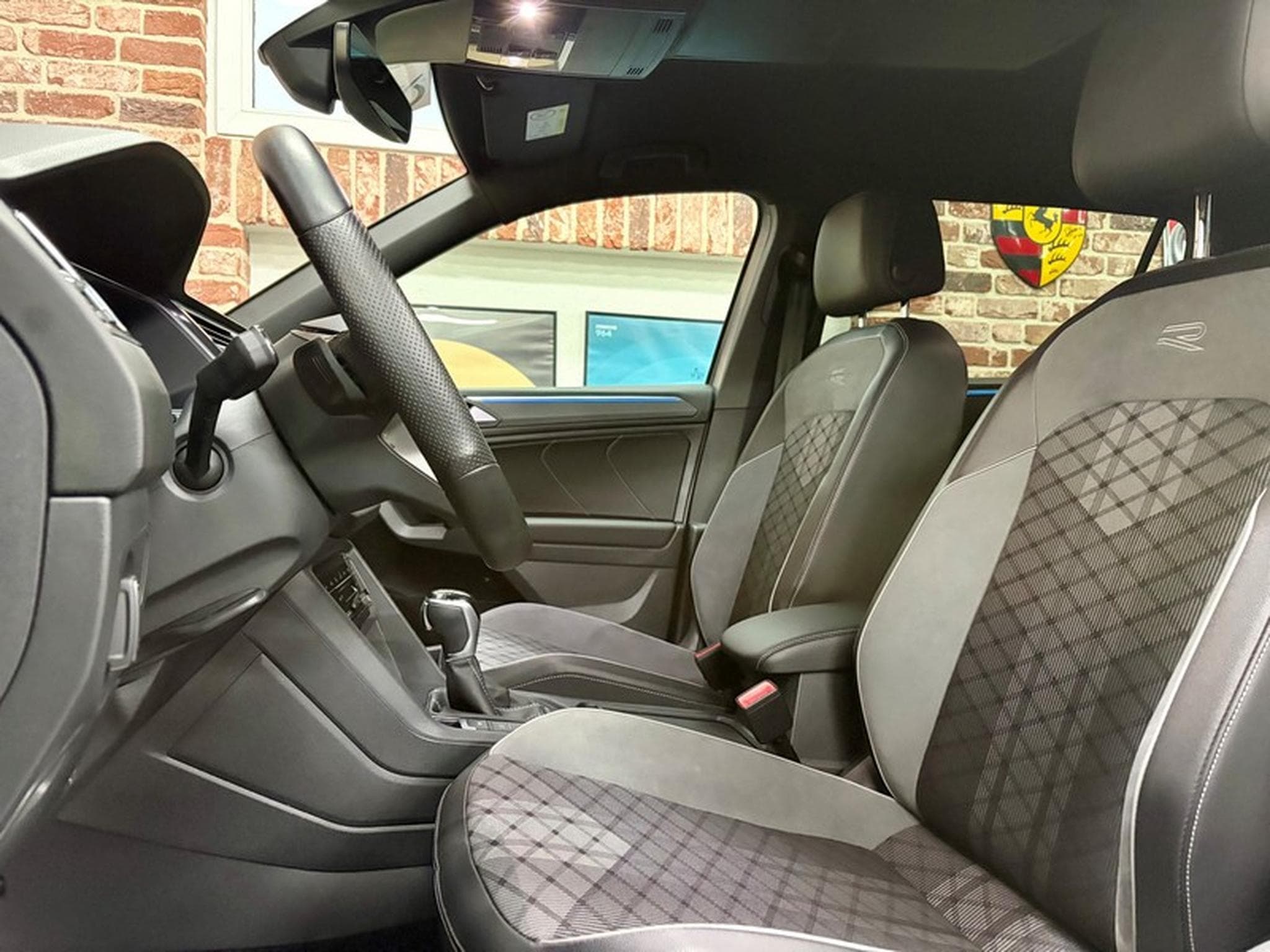 VW Tiguan Tiguan Allspace 2.0 TDi 200cv Auto 4x4 R-LINE (7Places) (2022) - Photo 5