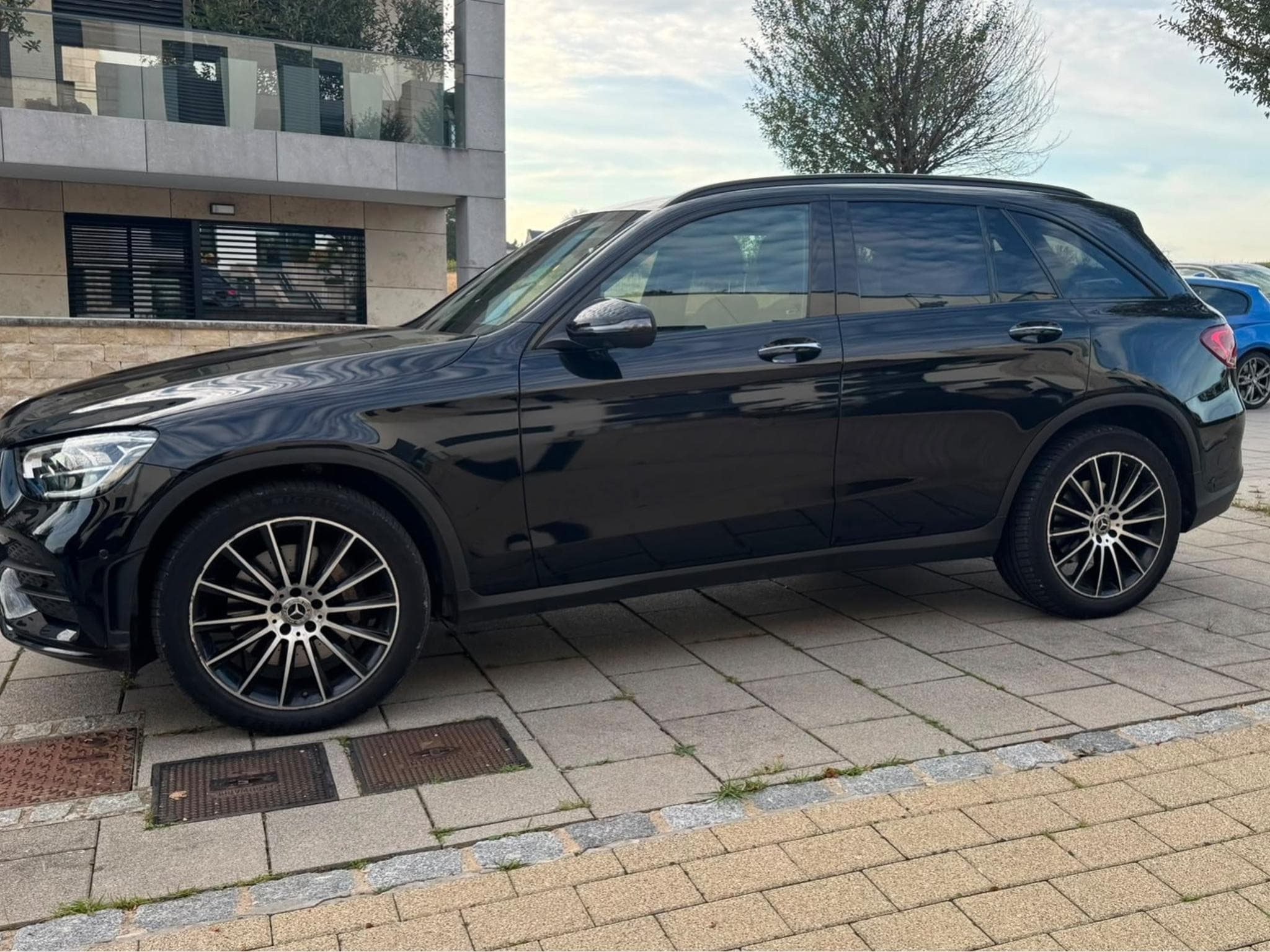 Mercedes GLC 220 4MATIC AMG line (2022) - Photo 2