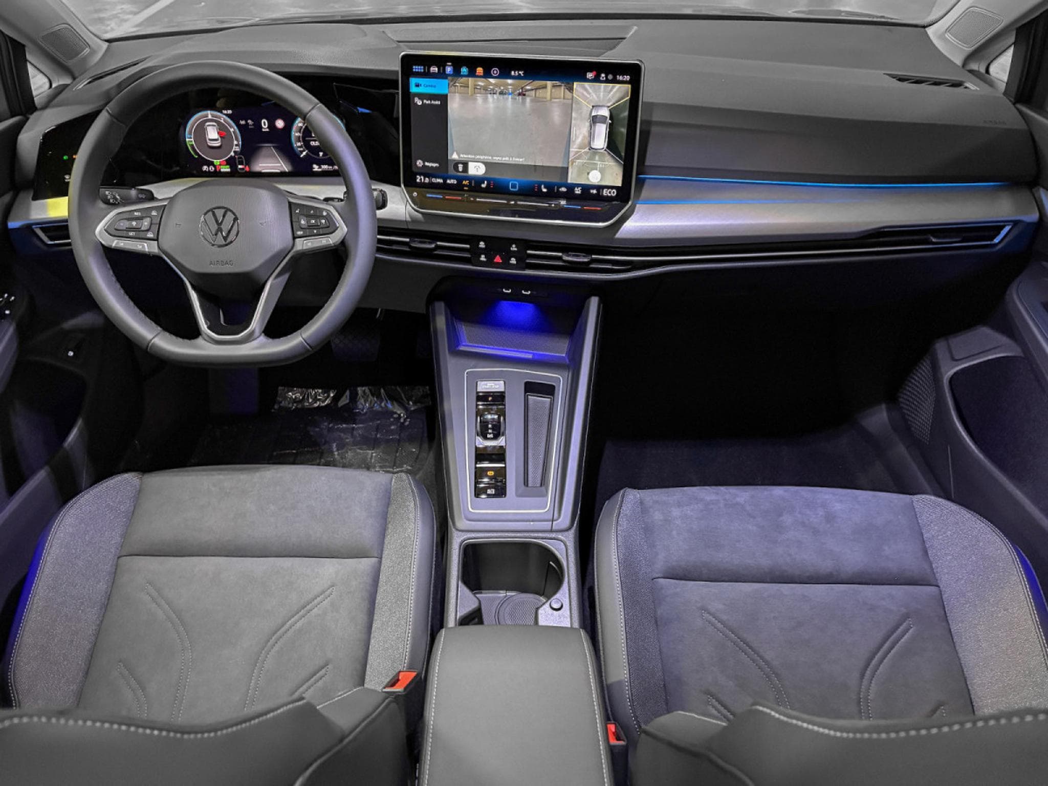 VW Golf Golf VIII FACELIFT Lim. 1.5 TSI eHybrid 150 kW Life (2026) - Photo 2