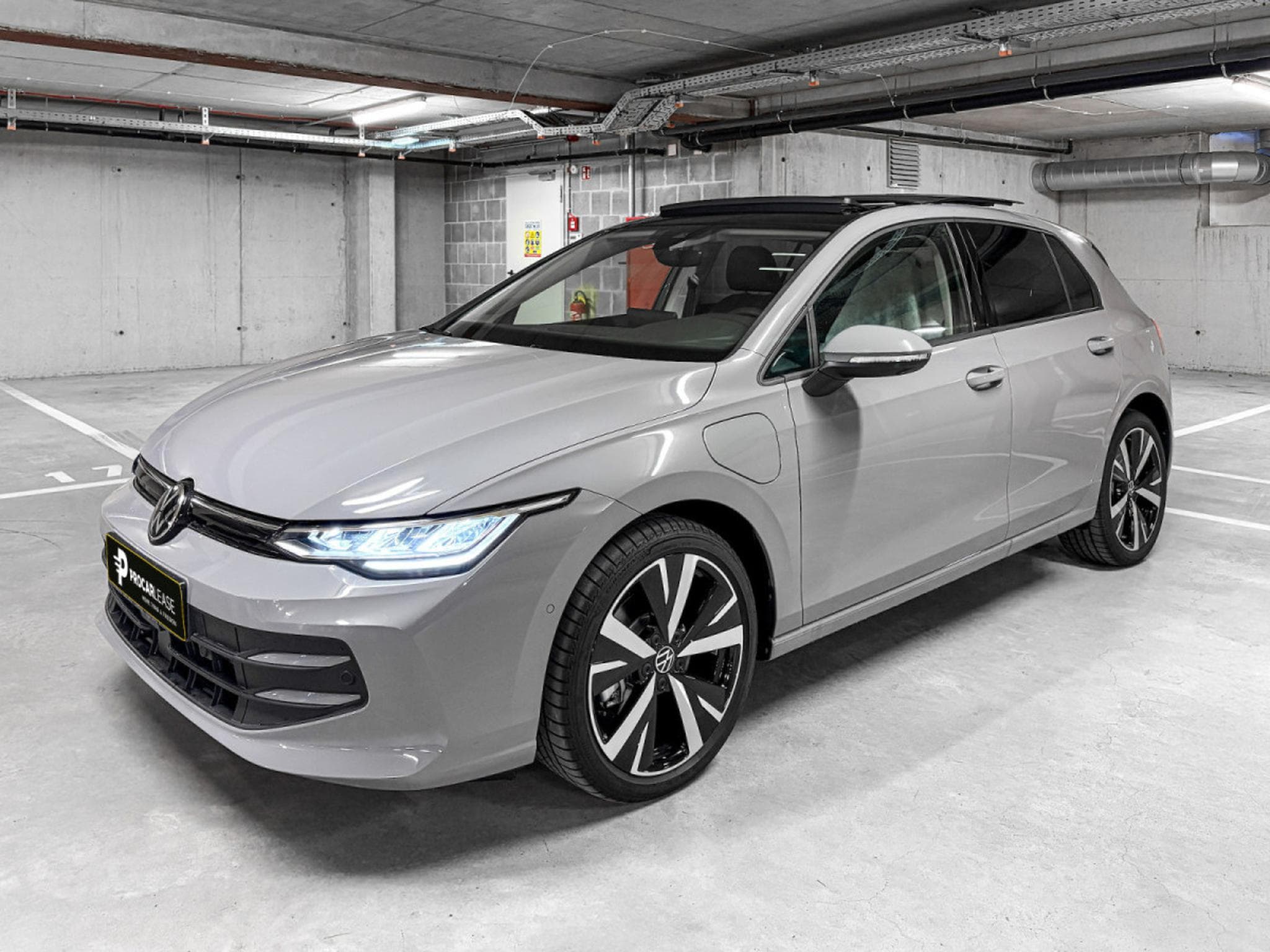 VW Golf Golf VIII FACELIFT Lim. 1.5 TSI eHybrid 150 kW Life (2026) - Photo 1