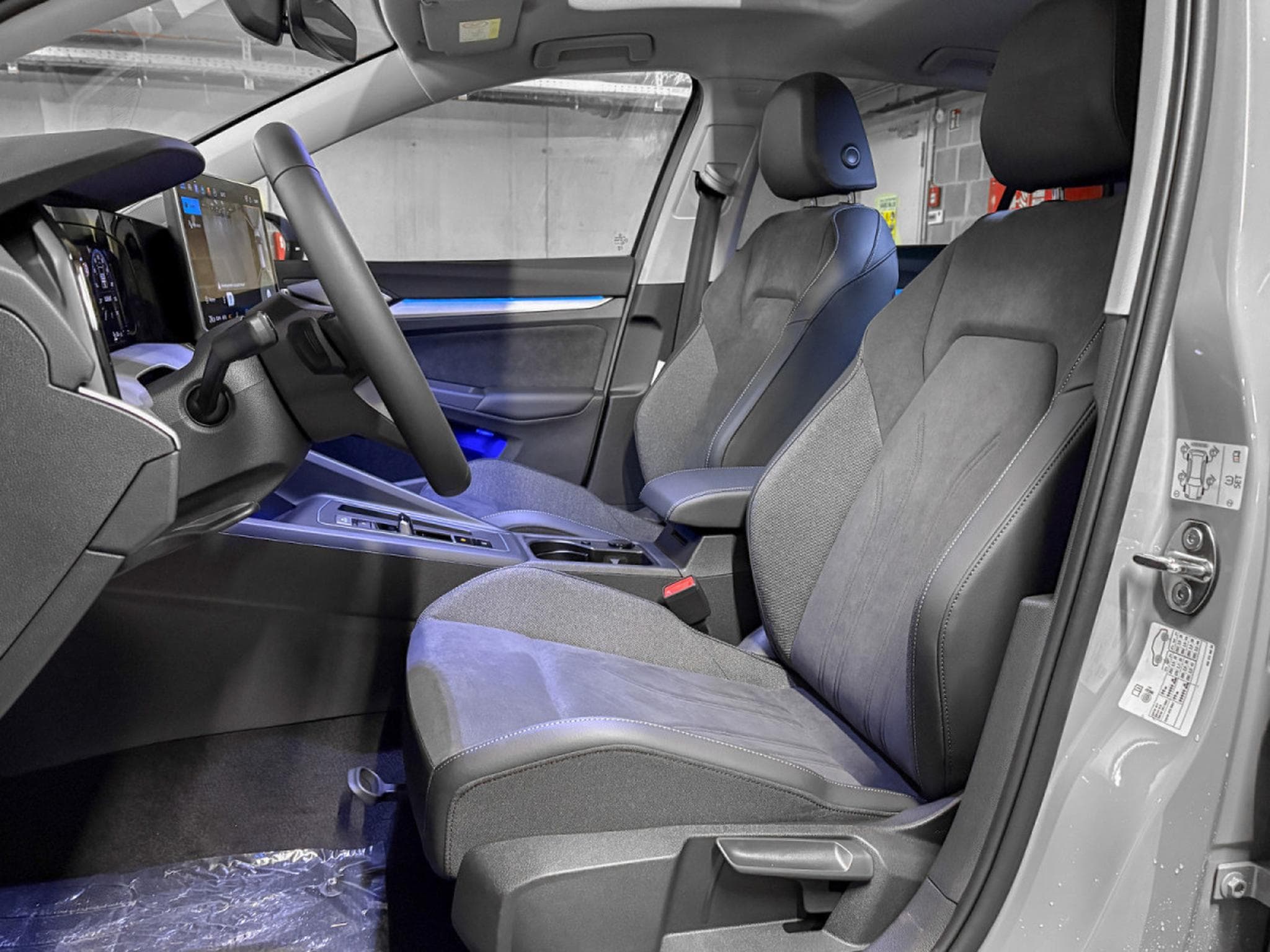 VW Golf Golf VIII FACELIFT Lim. 1.5 TSI eHybrid 150 kW Life (2026) - Photo 4