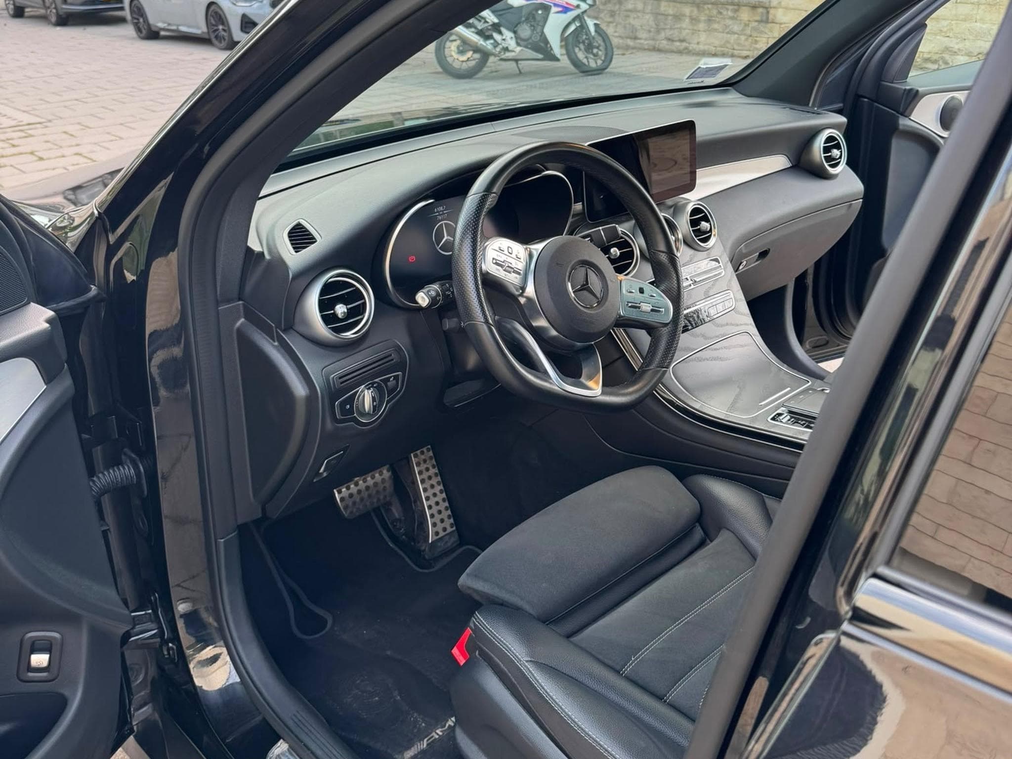 Mercedes GLC 220 4MATIC AMG line (2022) - Photo 3