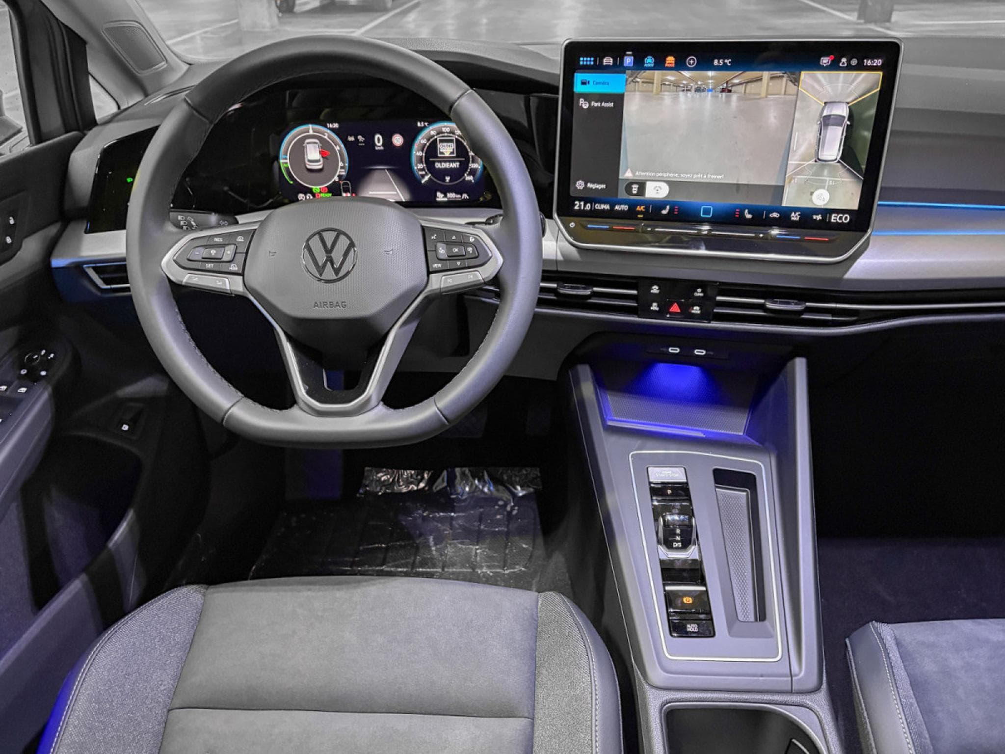 VW Golf Golf VIII FACELIFT Lim. 1.5 TSI eHybrid 150 kW Life (2026) - Photo 18