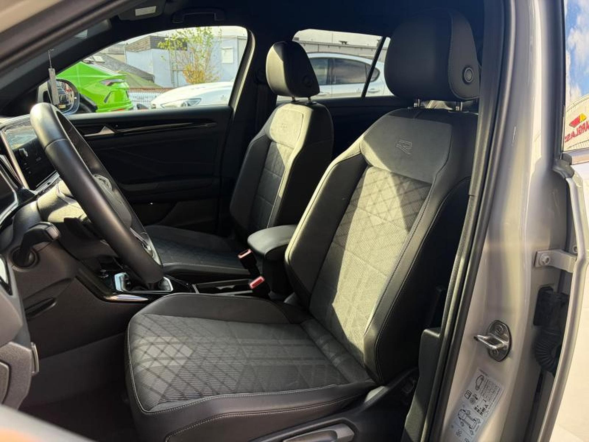 VW T-Roc R-Line 1.5 150ch/Camera/Sièges chauffants (2024) - Foto 8
