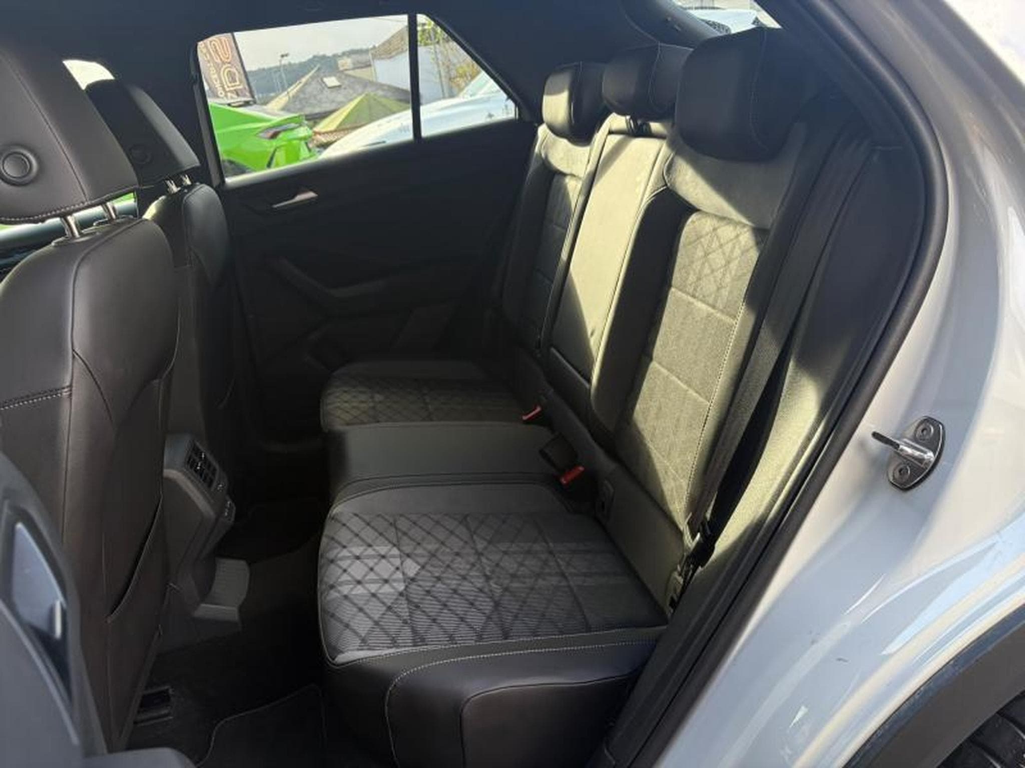 VW T-Roc R-Line 1.5 150ch/Camera/Sièges chauffants (2024) - Foto 9