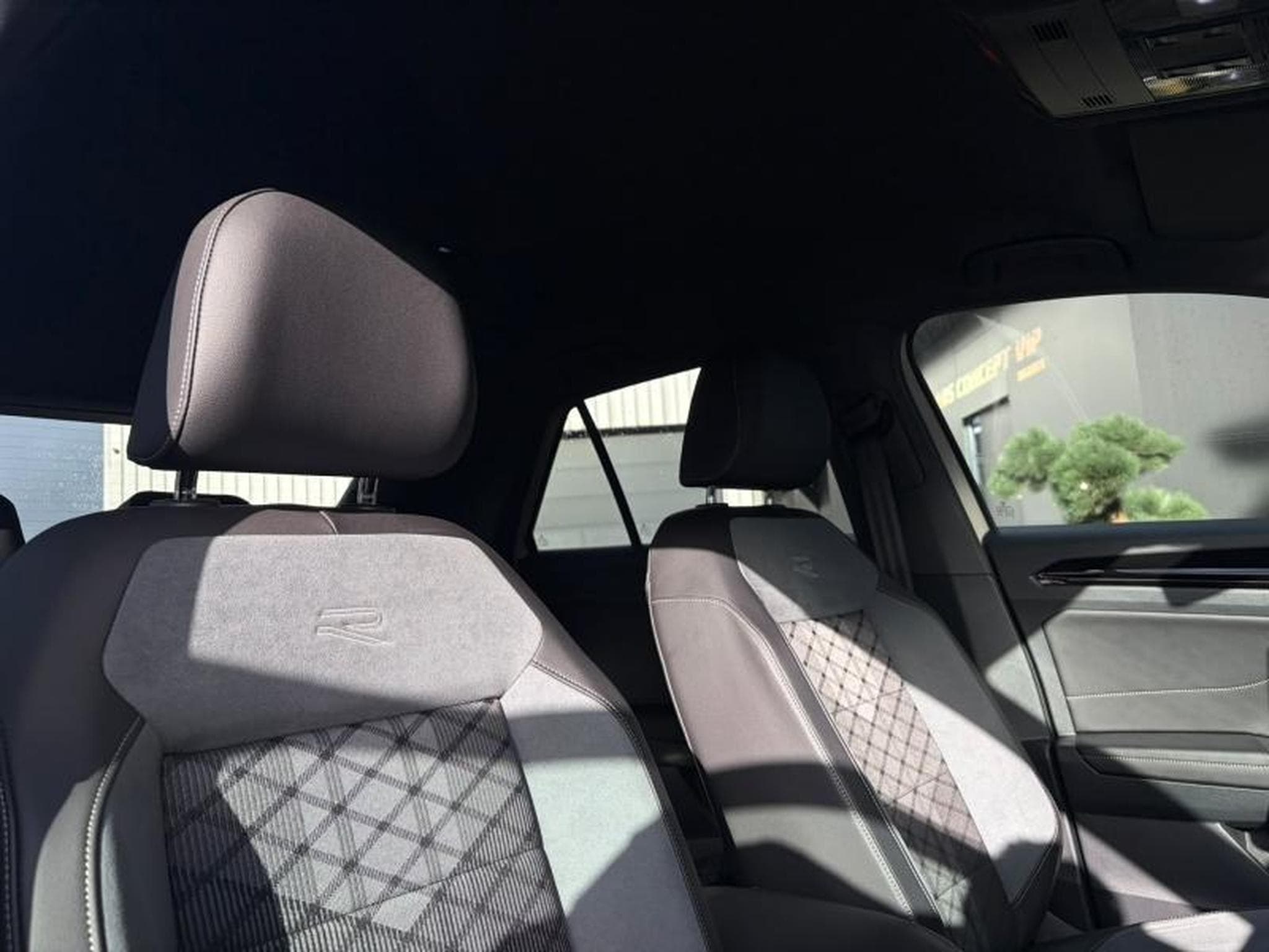 VW T-Roc R-Line 1.5 150ch/Camera/Sièges chauffants (2024) - Foto 10