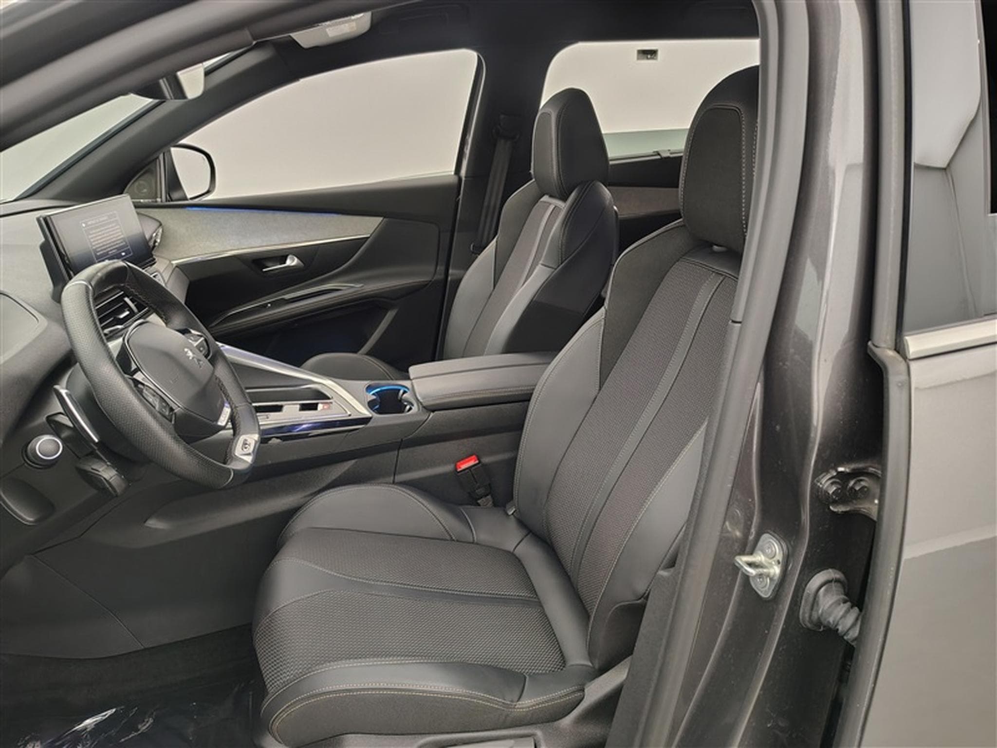 Peugeot 5008 1.2 PureTech GT AUTO/S-CUIR/NAVI/FULL LED/JA18/PDC (2024) - Photo 7