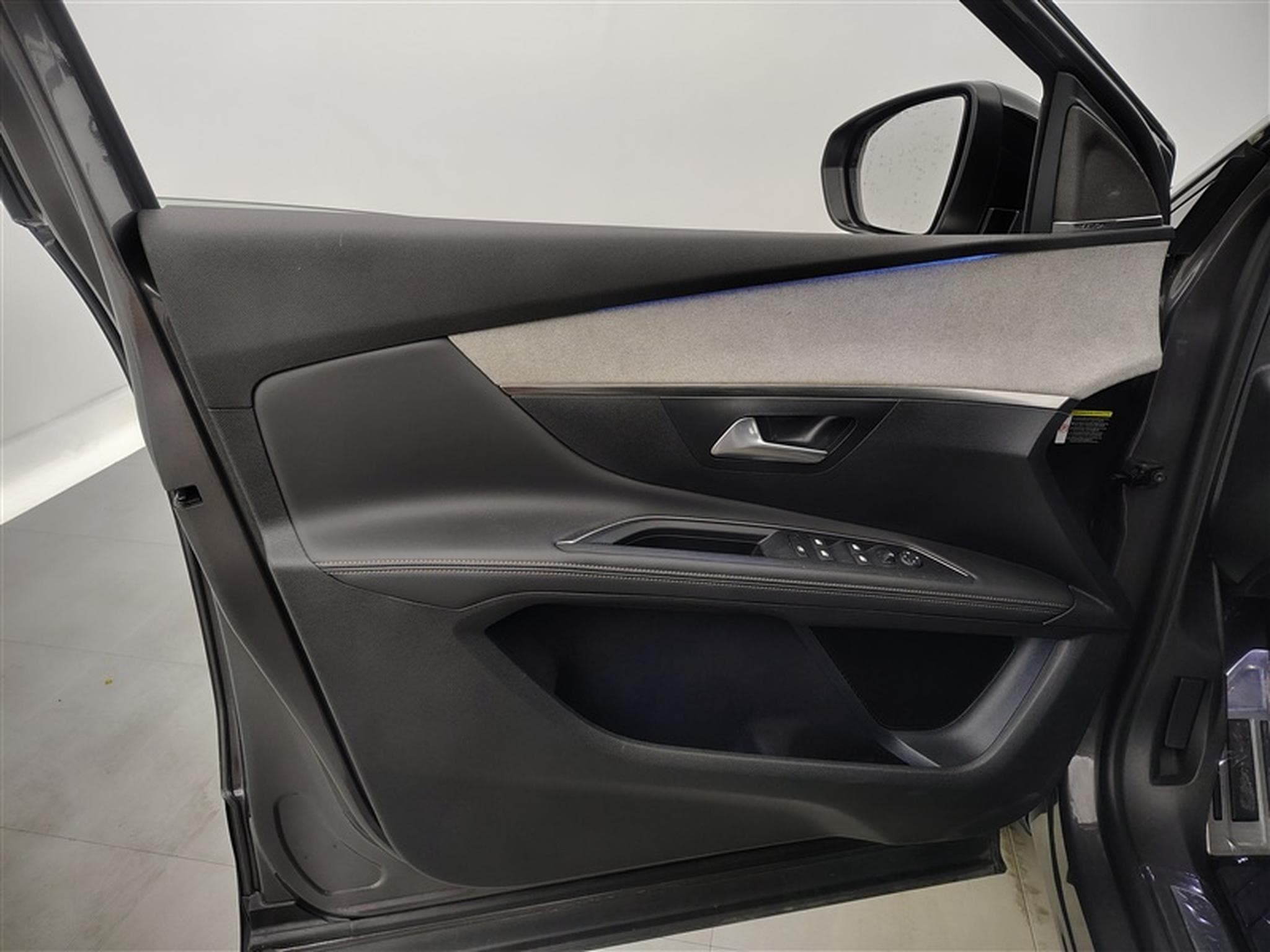 Peugeot 5008 1.2 PureTech GT AUTO/S-CUIR/NAVI/FULL LED/JA18/PDC (2024) - Photo 17