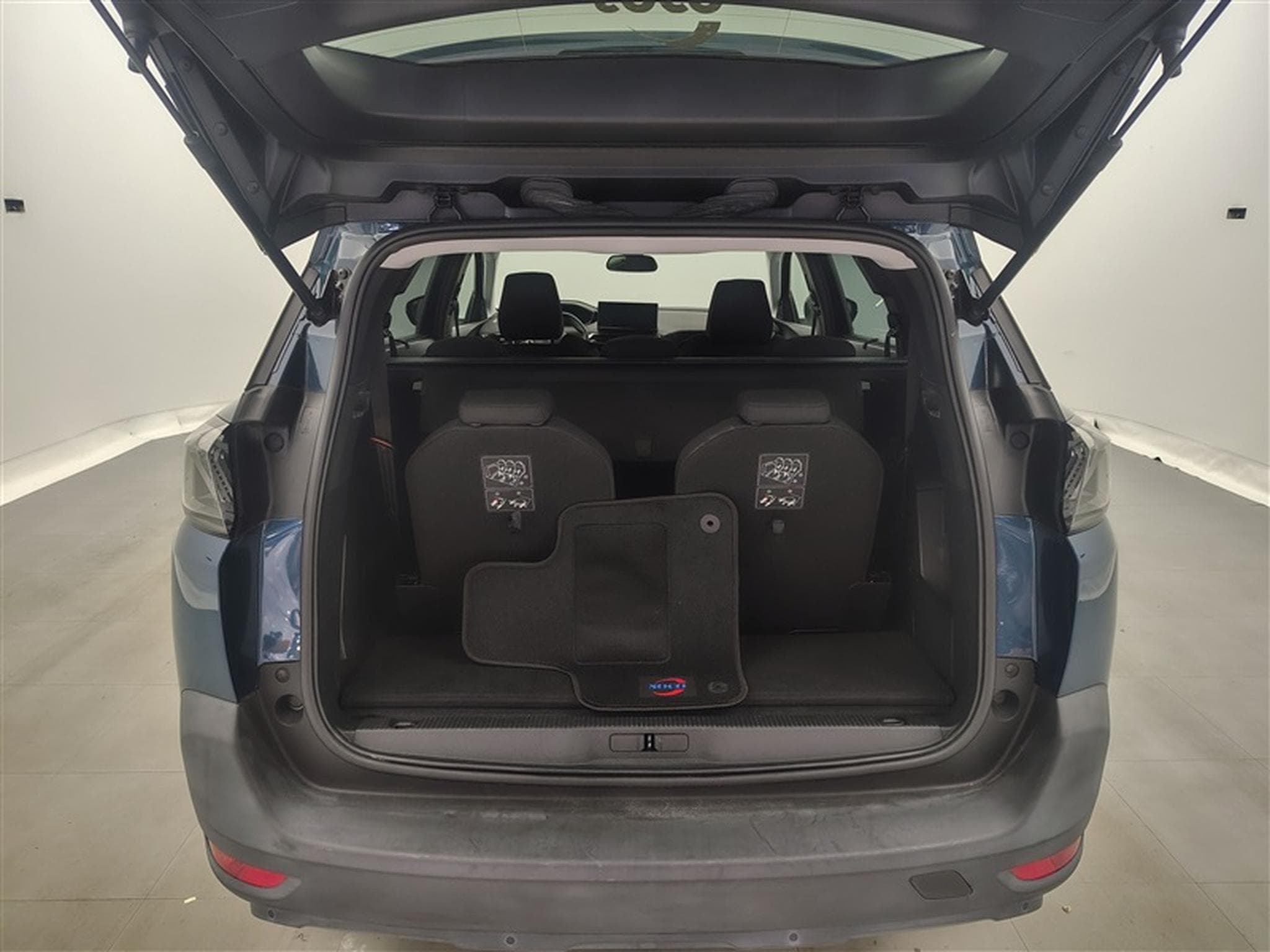 Peugeot 5008 1.5 BlueHDi Style 7PL/NAVI/LED/JA17/PDC (2021) - Photo 13
