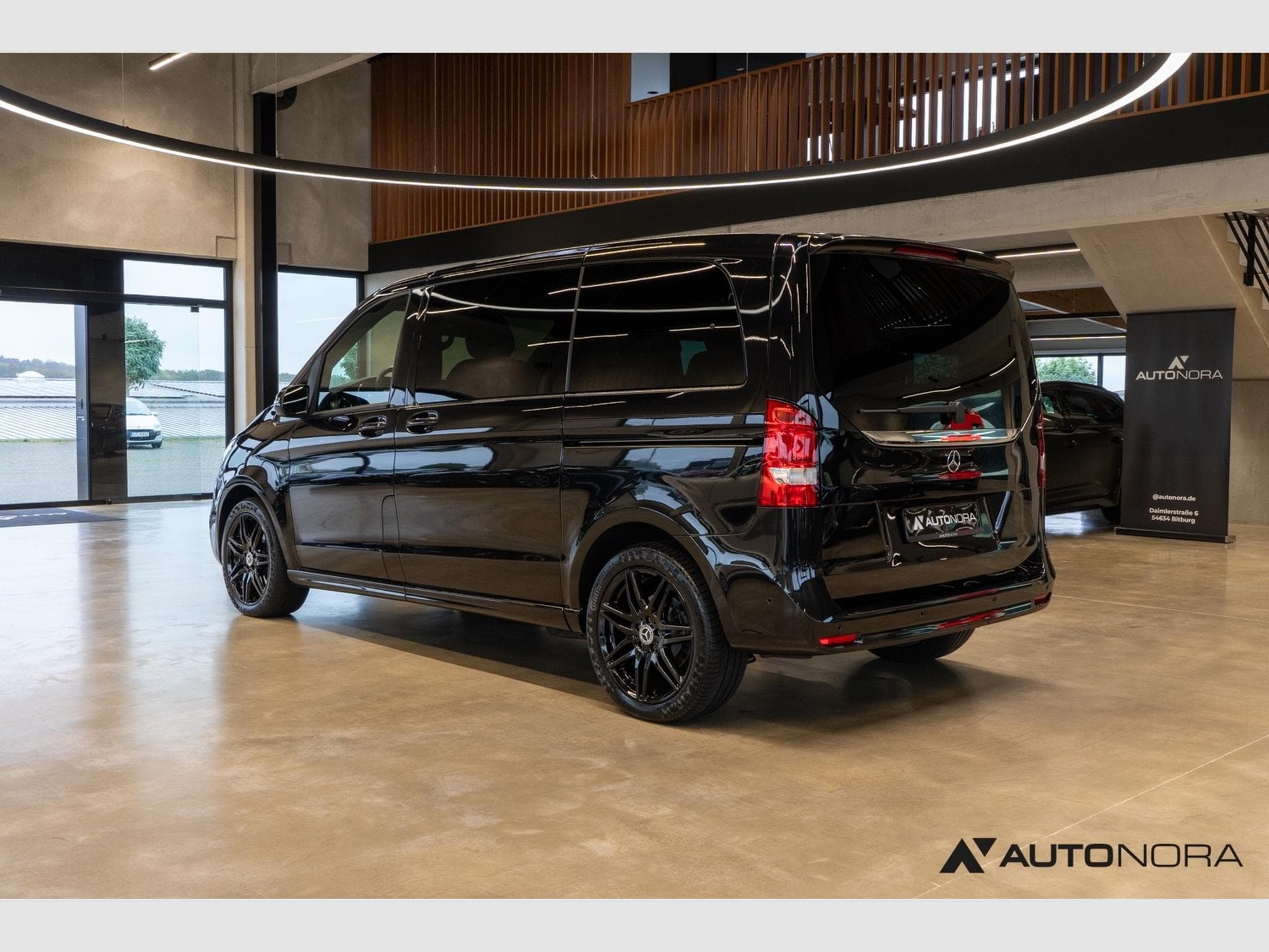 Mercedes V 300 V 300 d Edition 4MATIC kompakt AMG Line (2024) - Photo 2