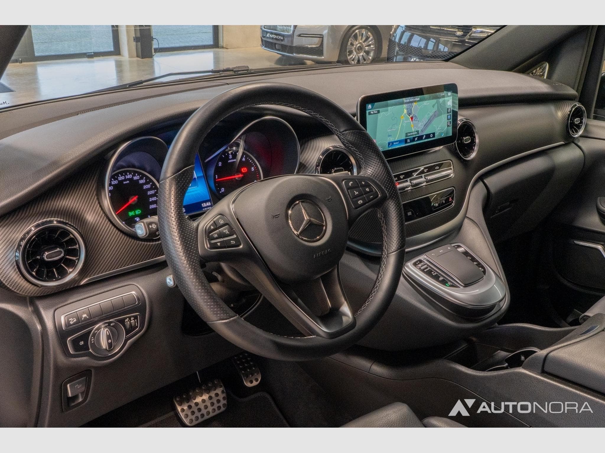 Mercedes V 300 V 300 d Edition 4MATIC kompakt AMG Line (2024) - Photo 12