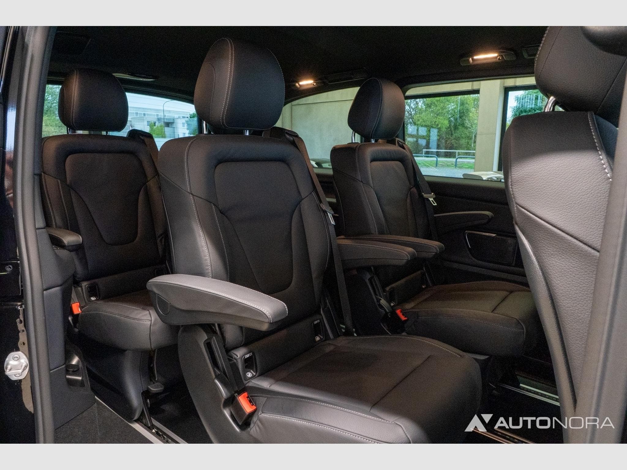 Mercedes V 300 V 300 d Edition 4MATIC kompakt AMG Line (2024) - Photo 14