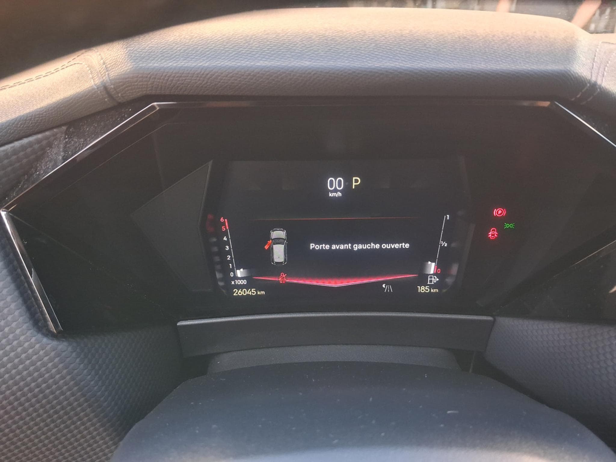 DS Automobiles DS4 CROSS RIVOLI 130 BLUE HDI (2023) - Foto 10