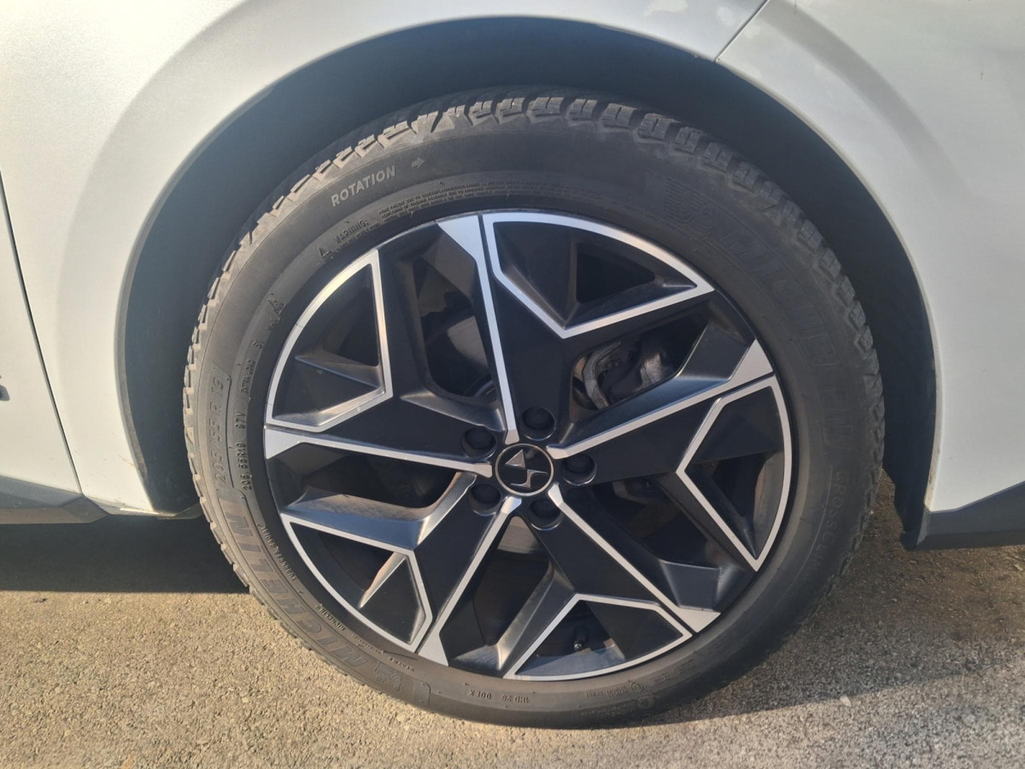 DS Automobiles DS4 CROSS RIVOLI 130 BLUE HDI (2023) - Foto 8