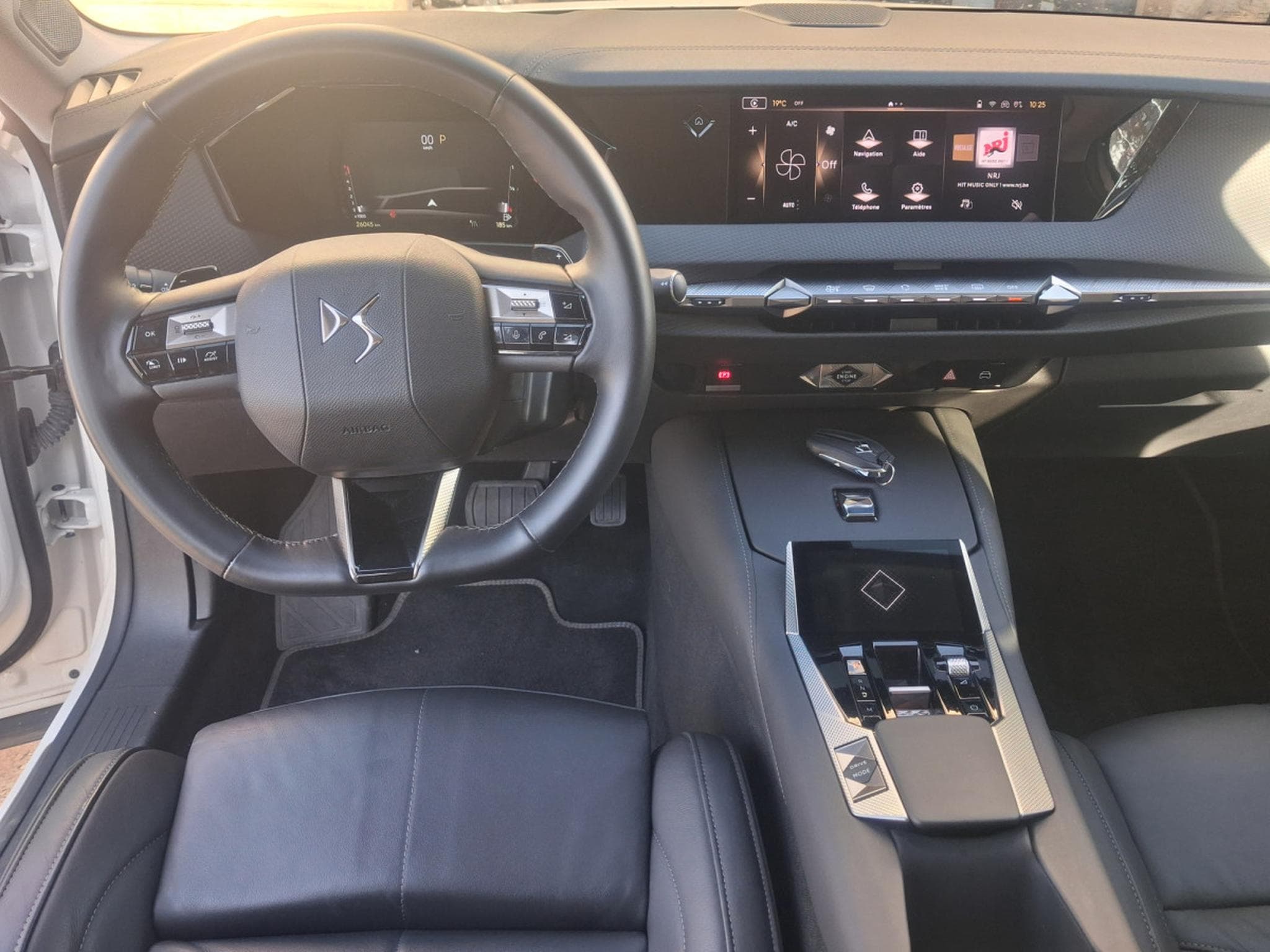 DS Automobiles DS4 CROSS RIVOLI 130 BLUE HDI (2023) - Foto 13