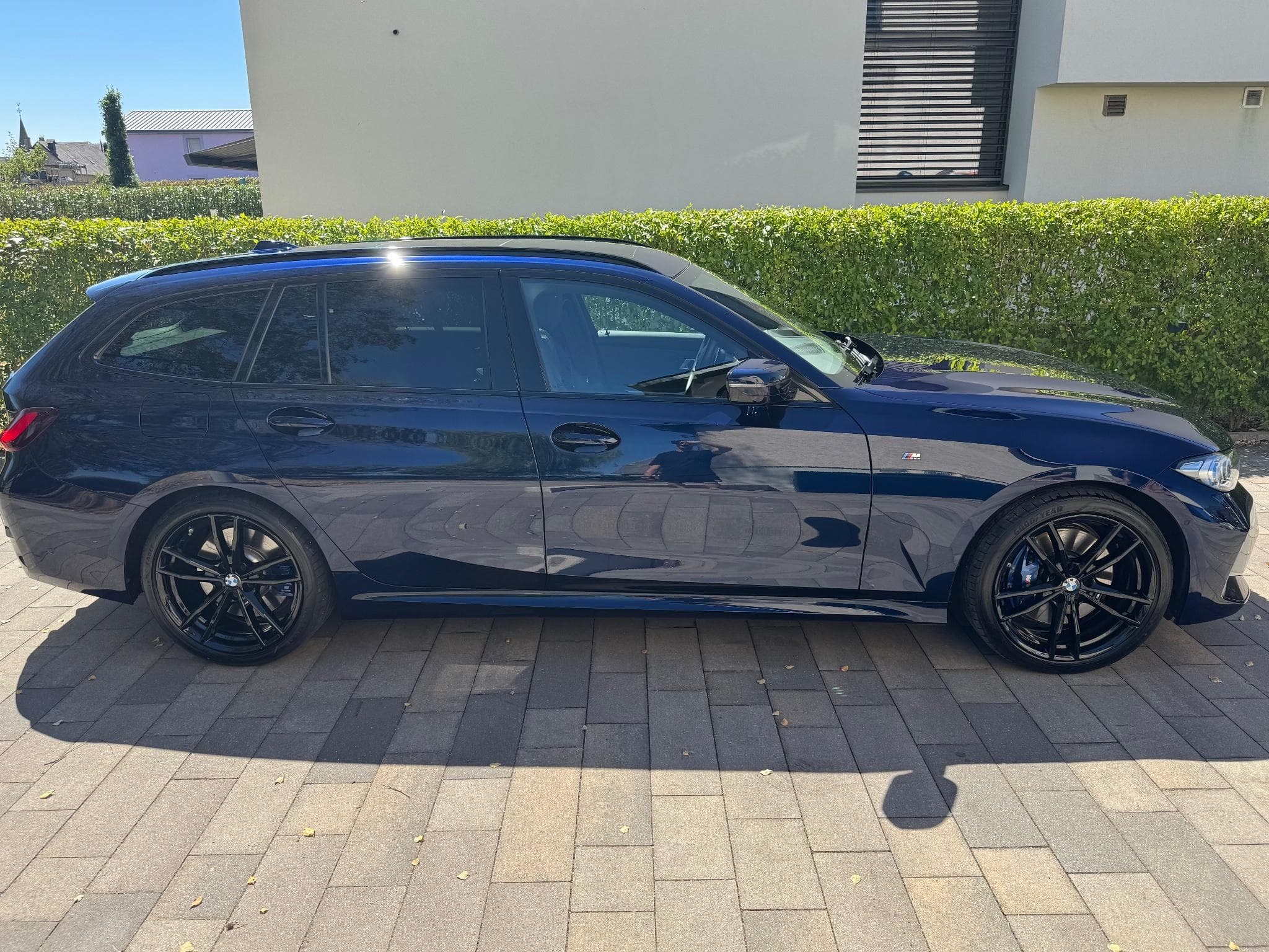 BMW 330 xDrive Touring M Sport/HUD/AHK/PANORAMA (2024) - Foto 6