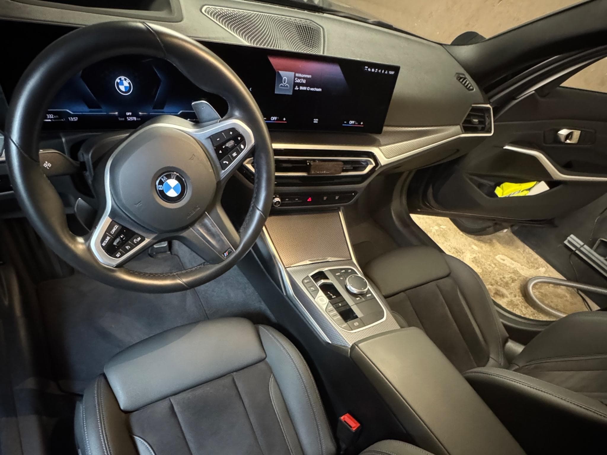 BMW 330 xDrive Touring M Sport/HUD/AHK/PANORAMA (2024) - Foto 8