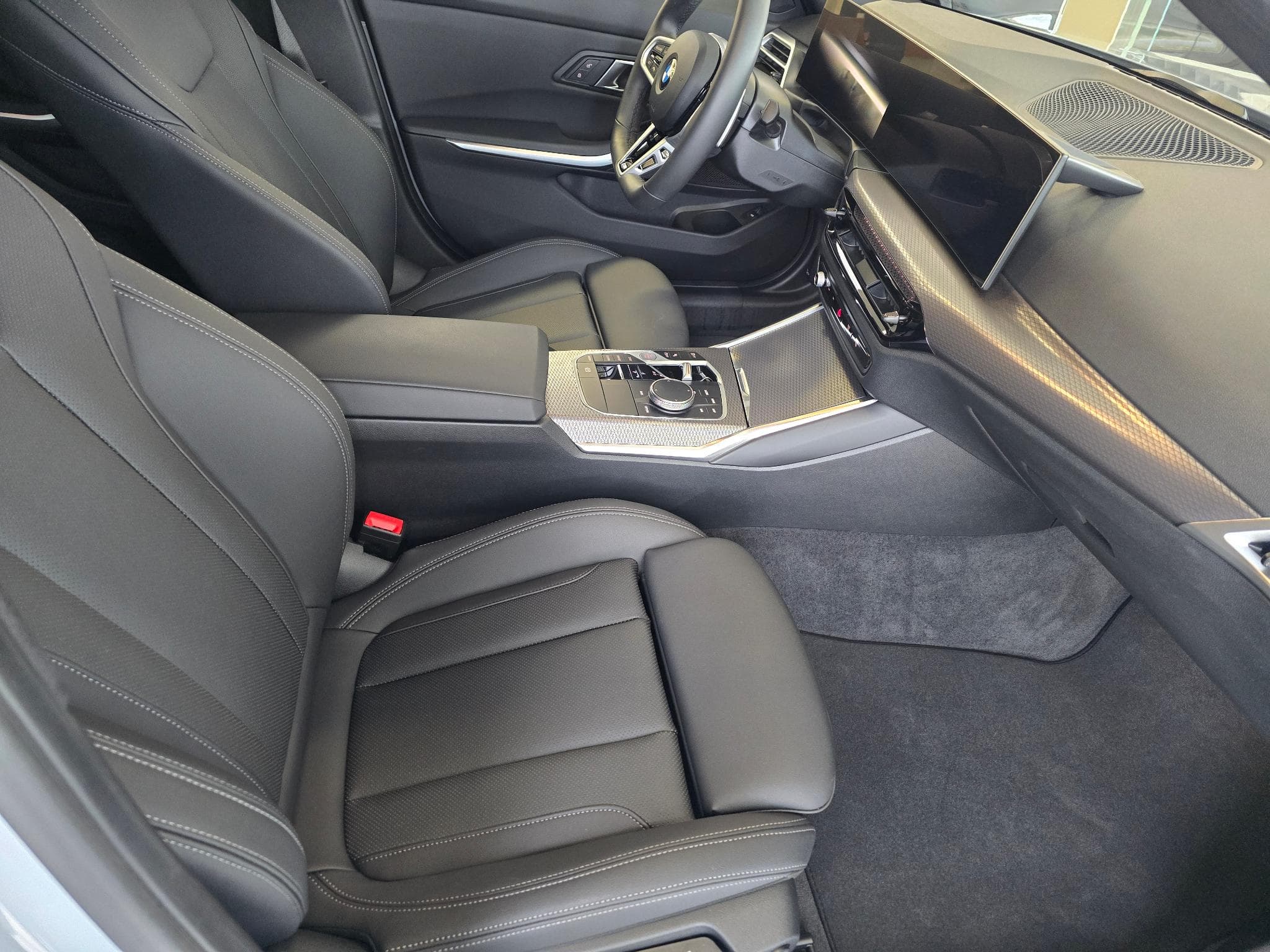 BMW 330 i xDrive M-Sport, Attache, Toit ouvrant, Hifi System, Active (2026) - Photo 3