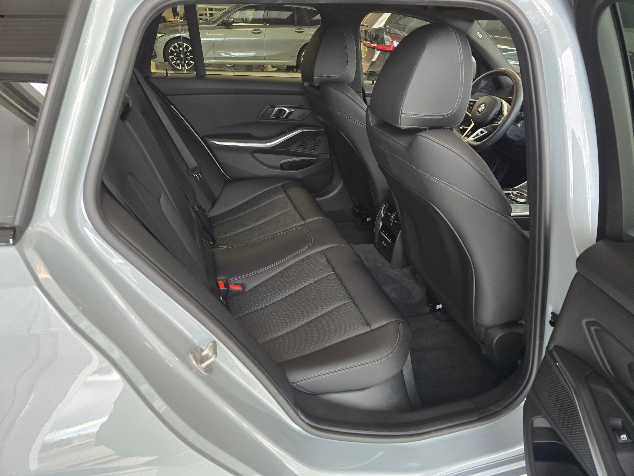 BMW 330 i xDrive M-Sport, Attache, Toit ouvrant, Hifi System, Active (2026) - Photo 4
