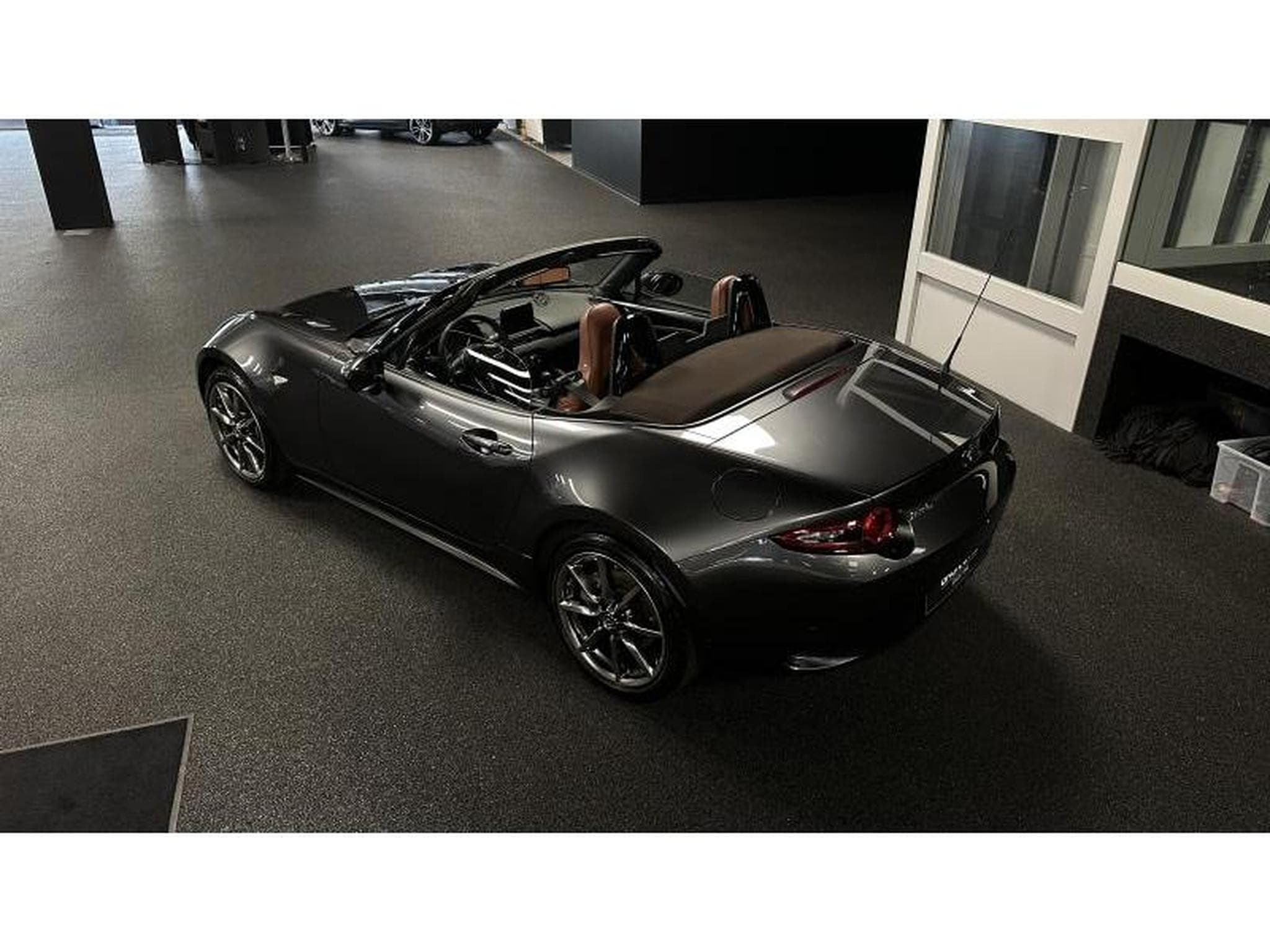 Mazda MX-5 Skyactiv-G Kazari (2024) - Photo 5