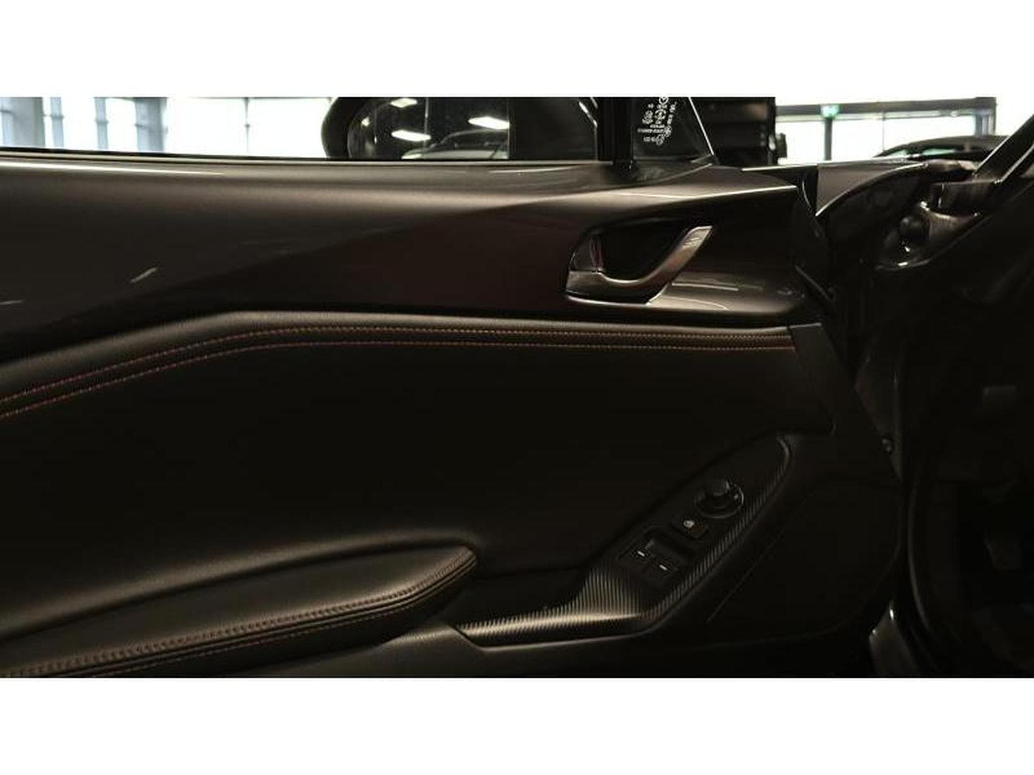Mazda MX-5 Skyactiv-G Kazari (2024) - Photo 9