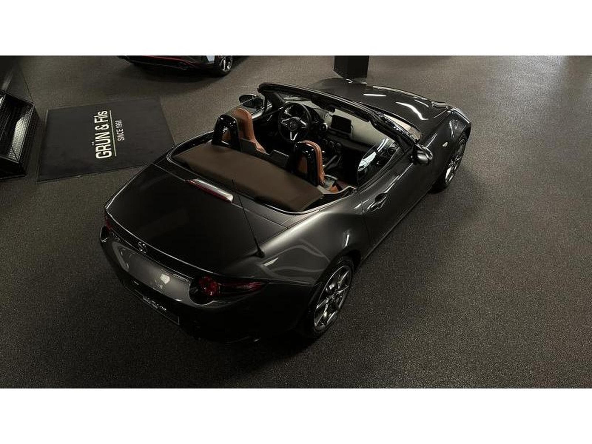 Mazda MX-5 Skyactiv-G Kazari (2024) - Photo 7