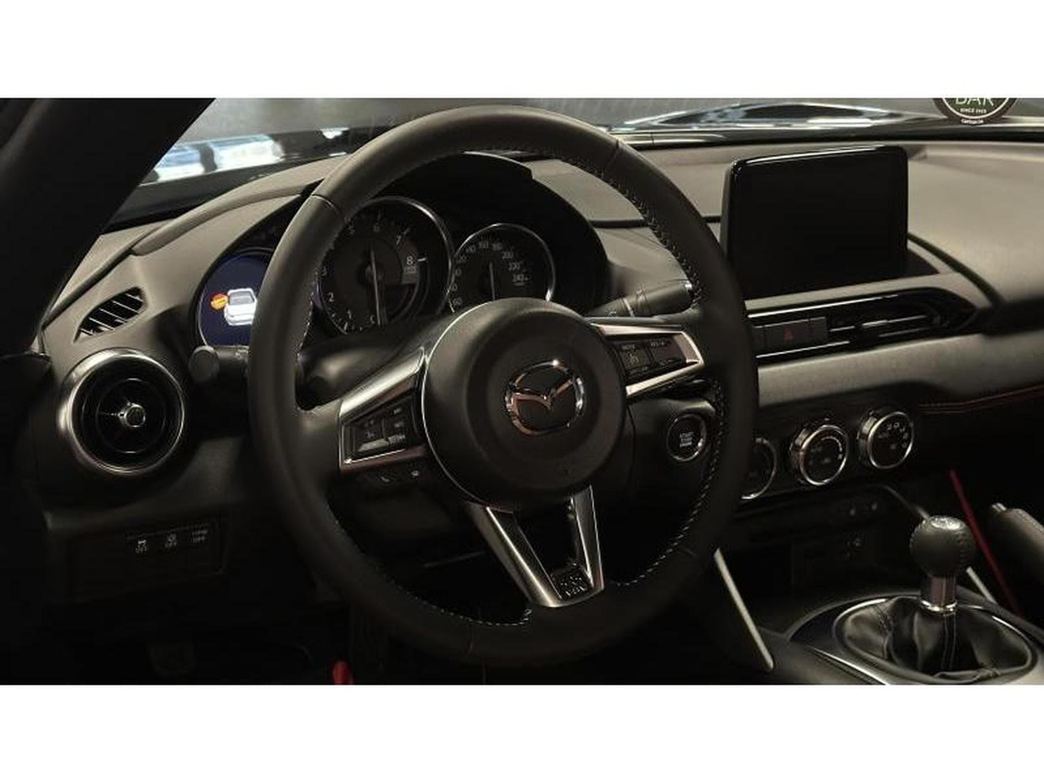 Mazda MX-5 Skyactiv-G Kazari (2024) - Photo 11