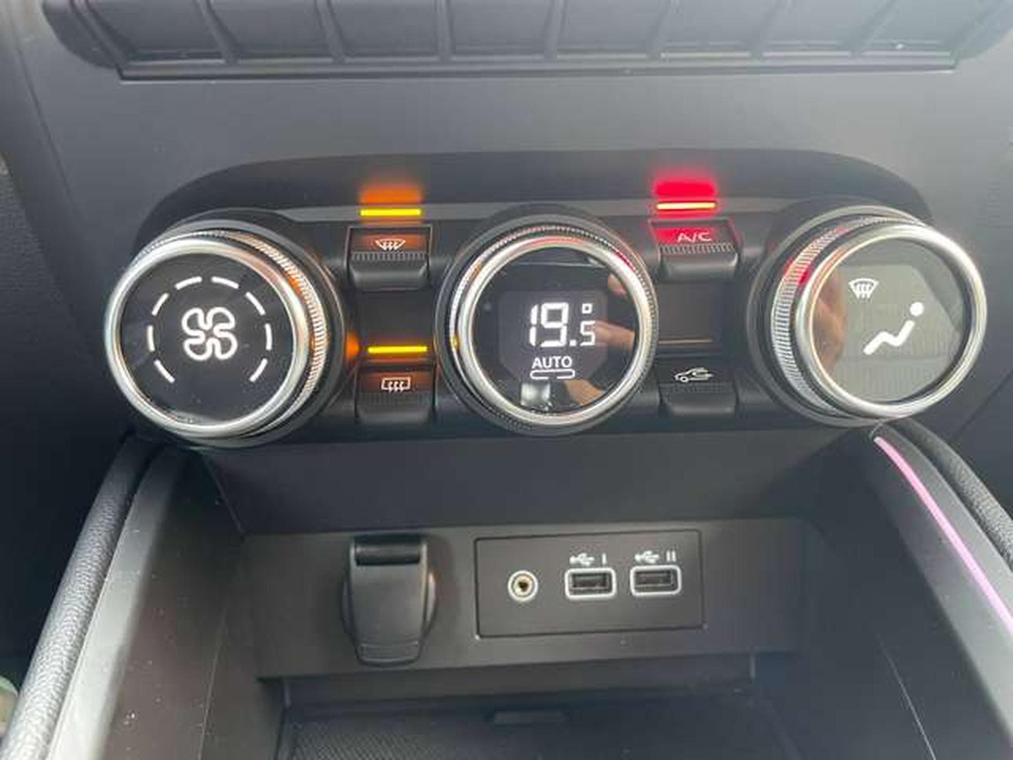 Renault Clio 1.5 HYBRIDE E-Tech - JUSQU'A 36 MOIS DE GARANTIE (2023) - Photo 19