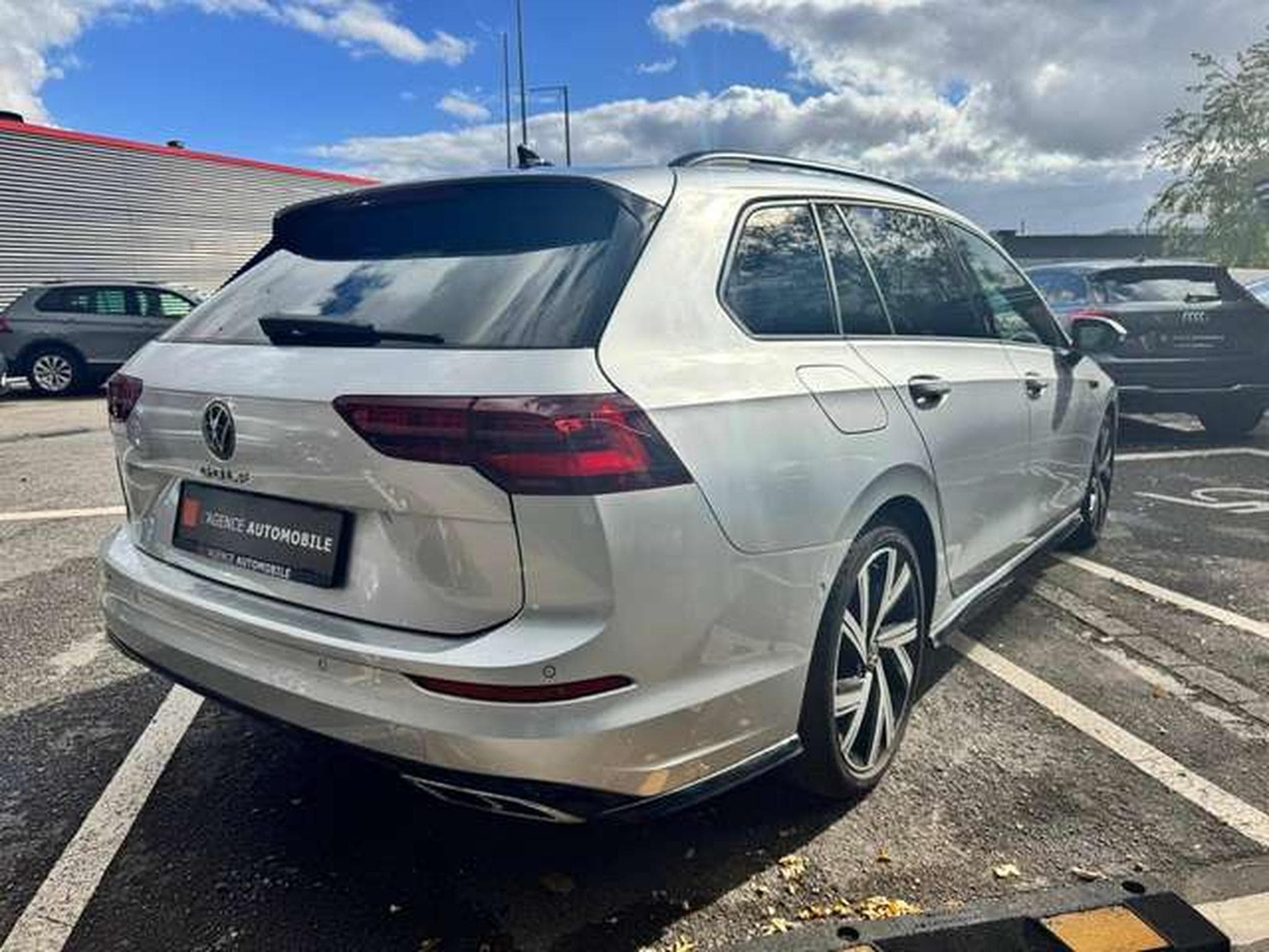 VW Golf Golf Variant 2.0 TDI SCR DSG R-Line / 1er OWNER  JUSQU'A 36 (2023) - Foto 5