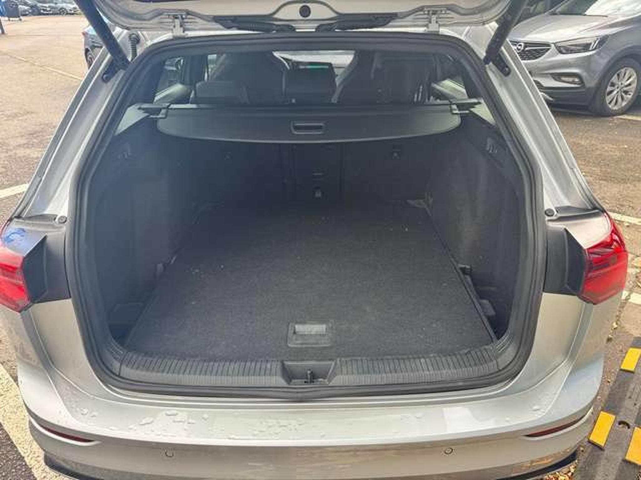 VW Golf Golf Variant 2.0 TDI SCR DSG R-Line / 1er OWNER  JUSQU'A 36 (2023) - Foto 22