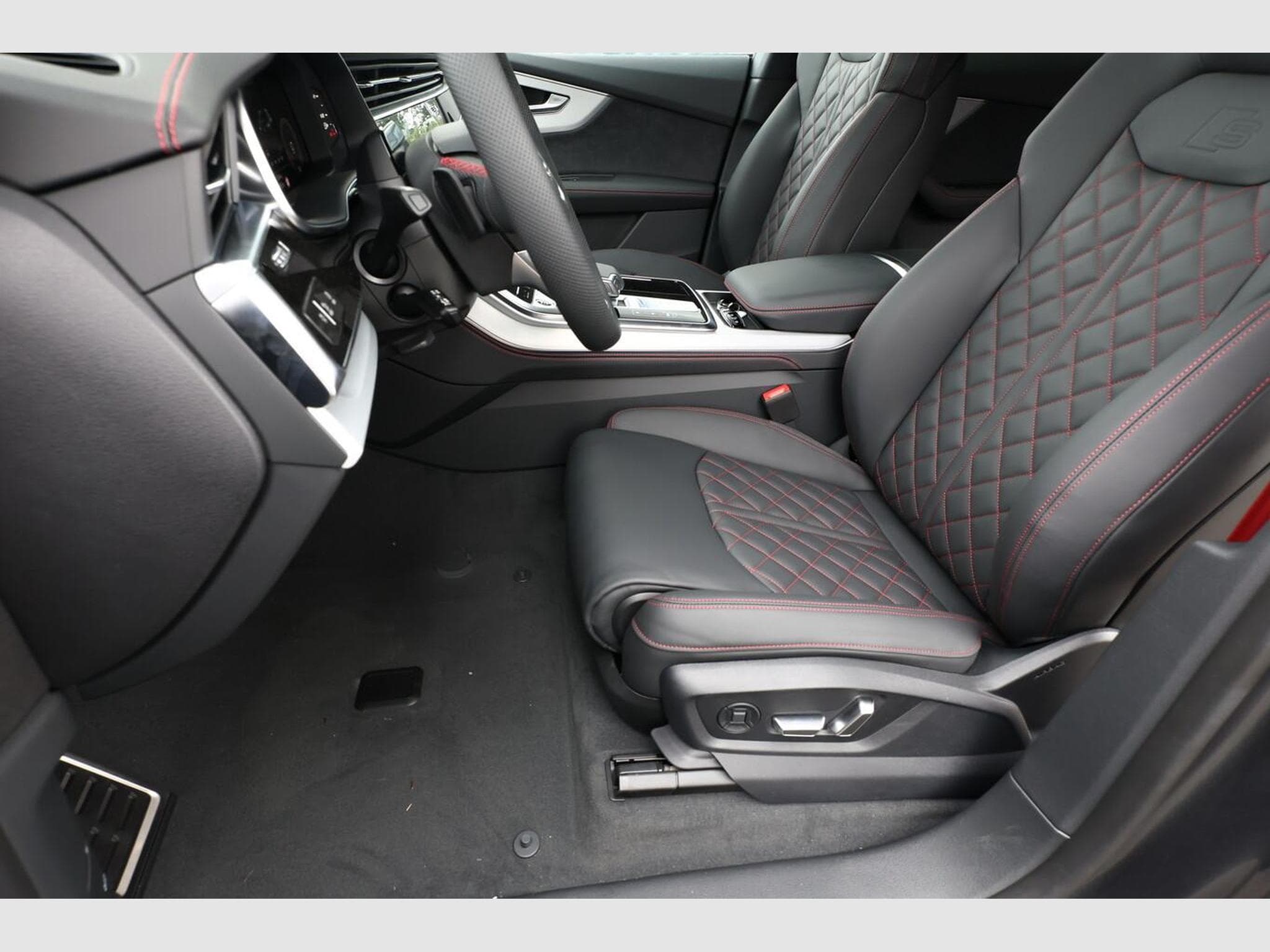 Audi Q8 S line (2026) - Photo 13