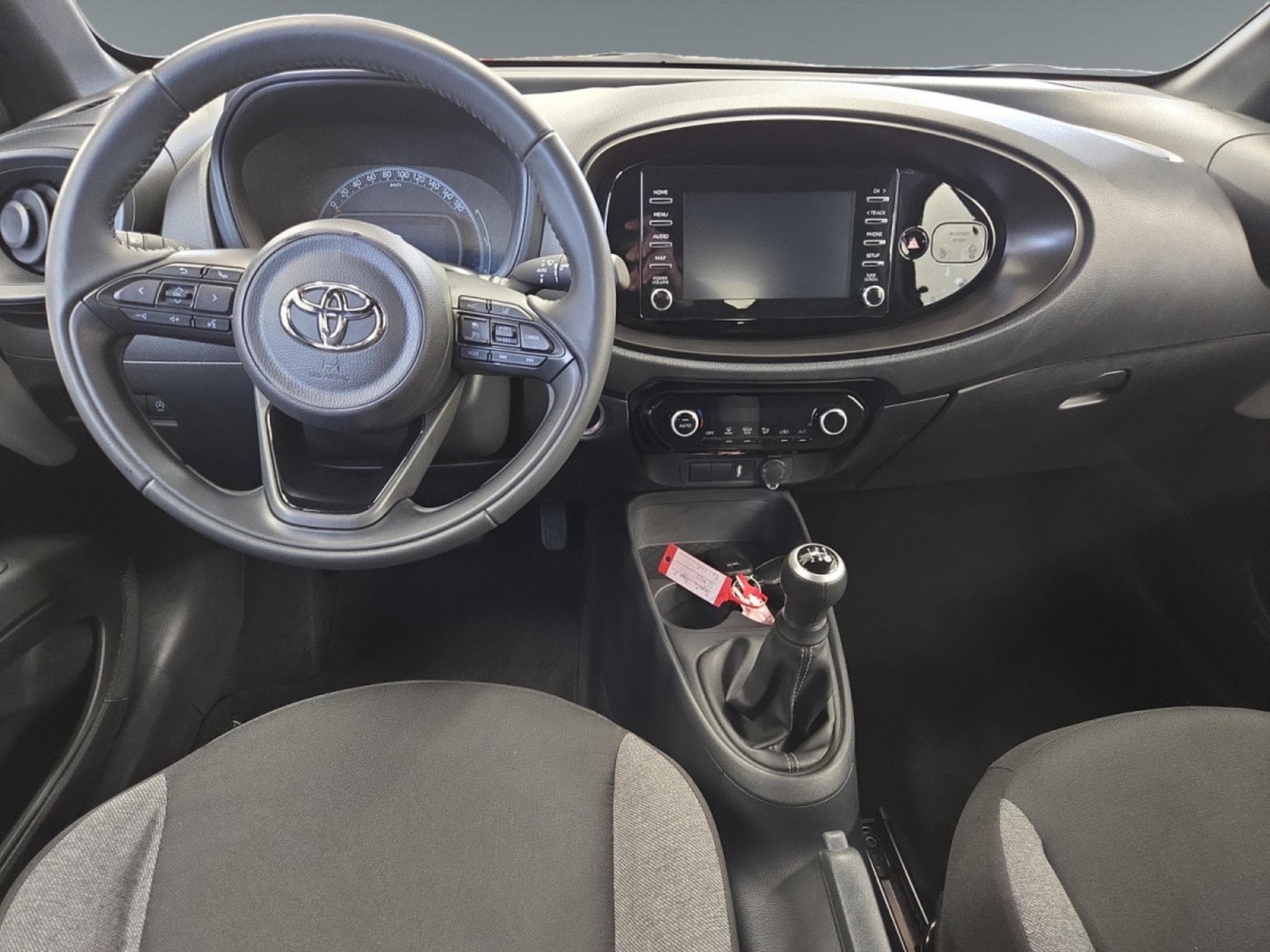 Toyota Aygo X 1.0i VVT-i X play Air (2023) - Photo 11