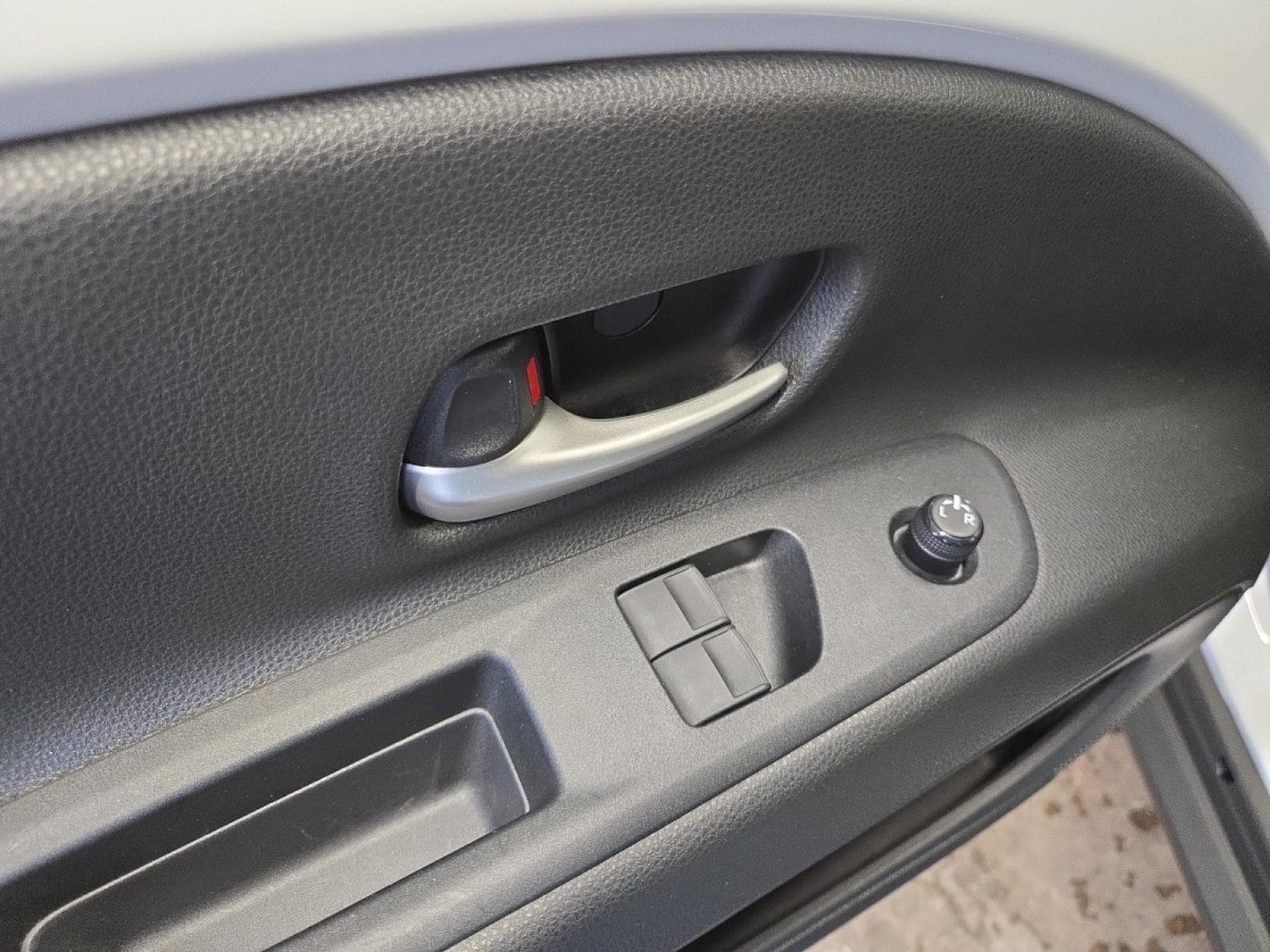 Toyota Aygo X 1.0i VVT-i X play Air (2023) - Photo 14