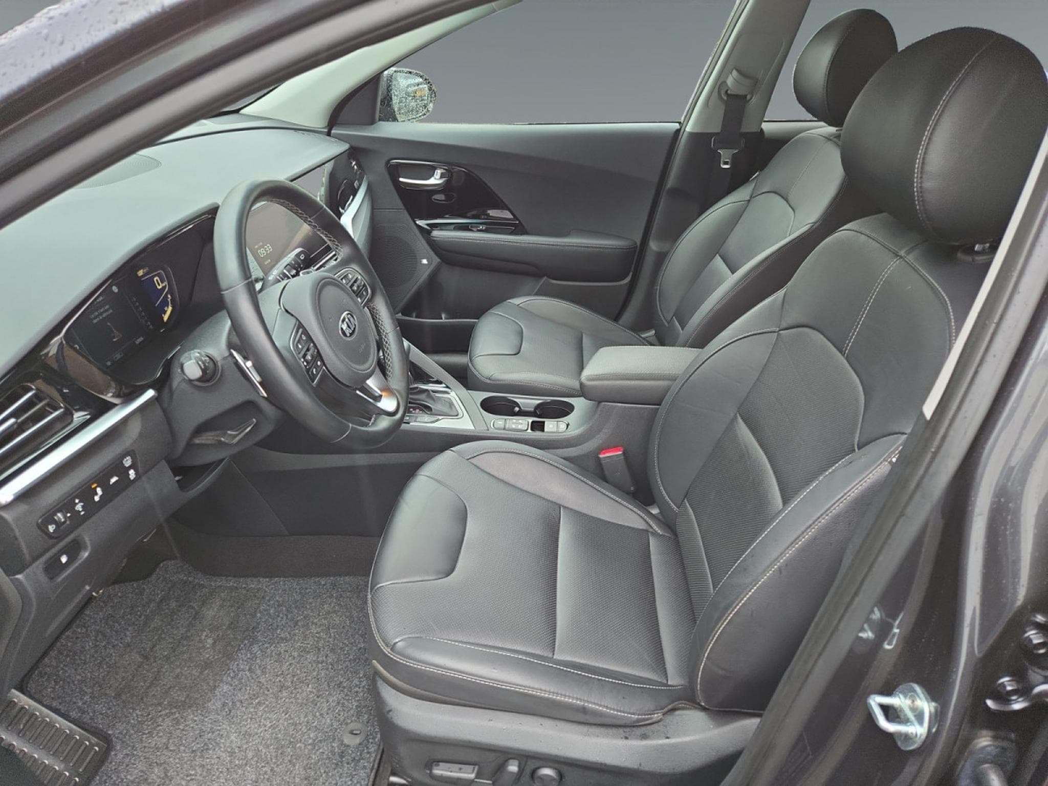 Kia Niro Sense 1.6 GDi HEV 6DCT (2021) - Photo 12