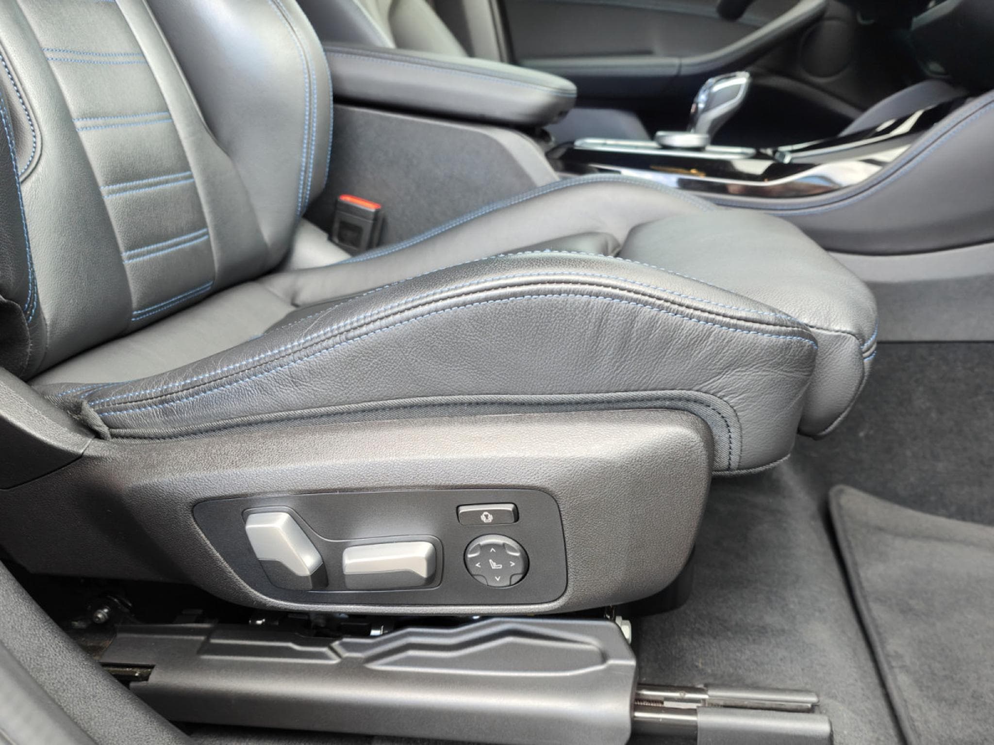 BMW X4 X4 XDRIVE20dA PACK M TOIT OUVRANT SIEGES M CARPLAY (2022) - Photo 8