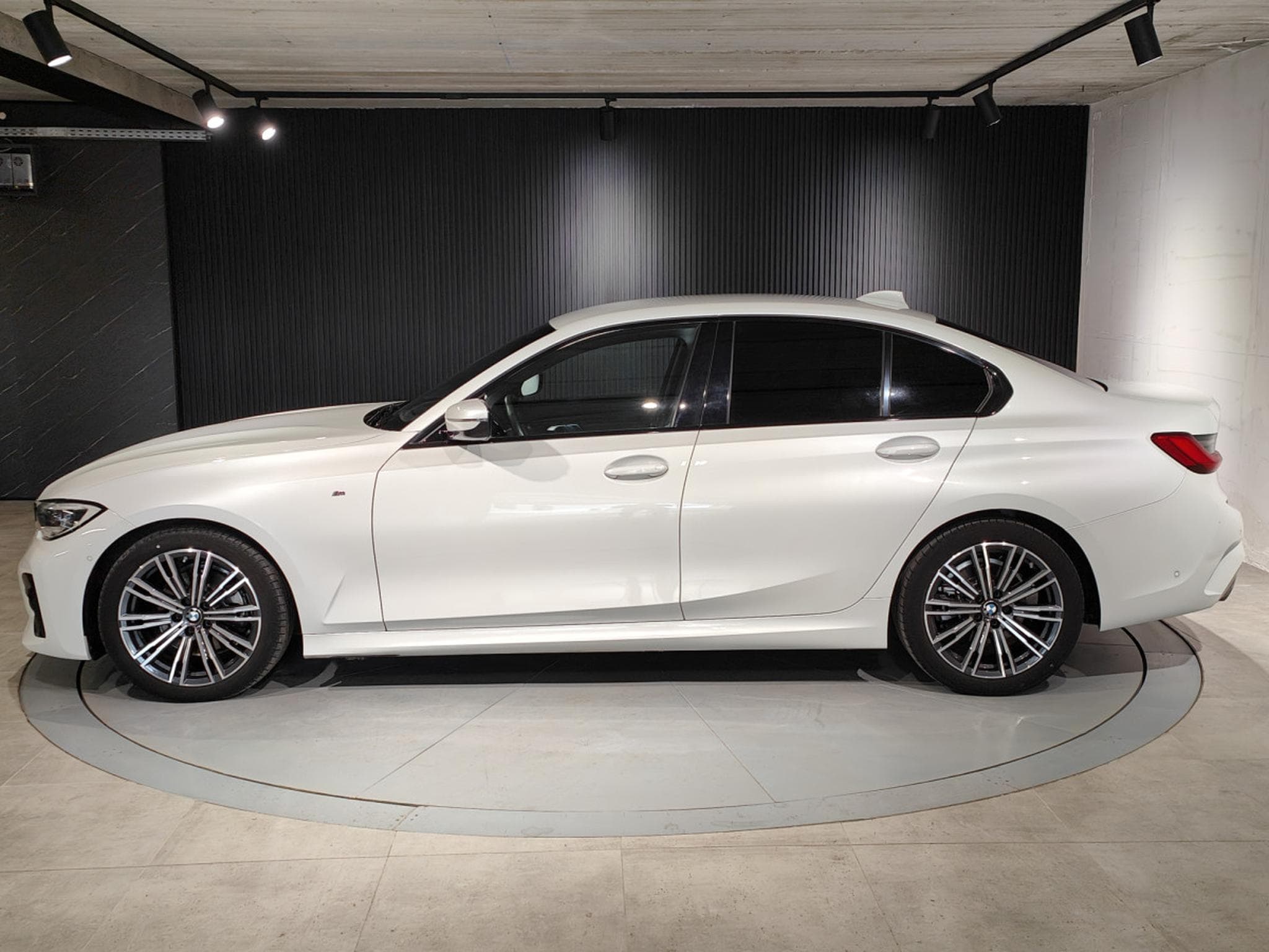 BMW 320 320dA PACK M ECLAIRAGE AMBIANCE GPS CARPLAY CAMERA (2021) - Photo 5