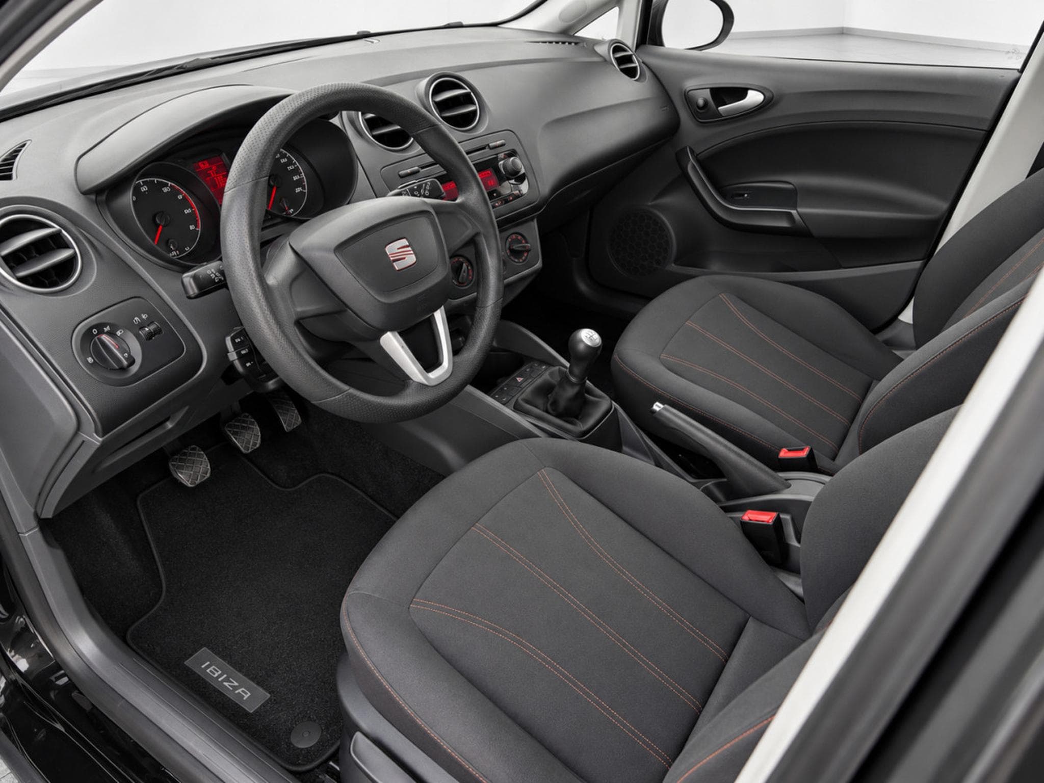 Seat Ibiza 1.2 Tdi 75 Ecomotive (2011) - Photo 5