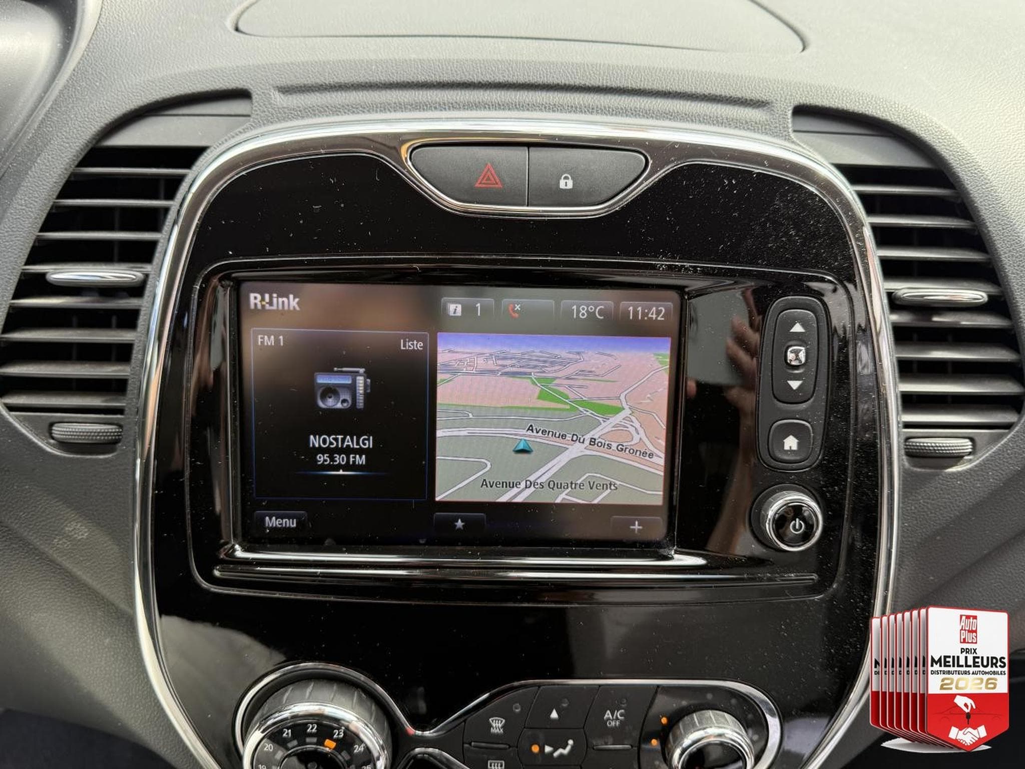 Renault CAPTUR 0.9 TCE 90 ENERGY INTENS 2016 (2016) - Photo 18