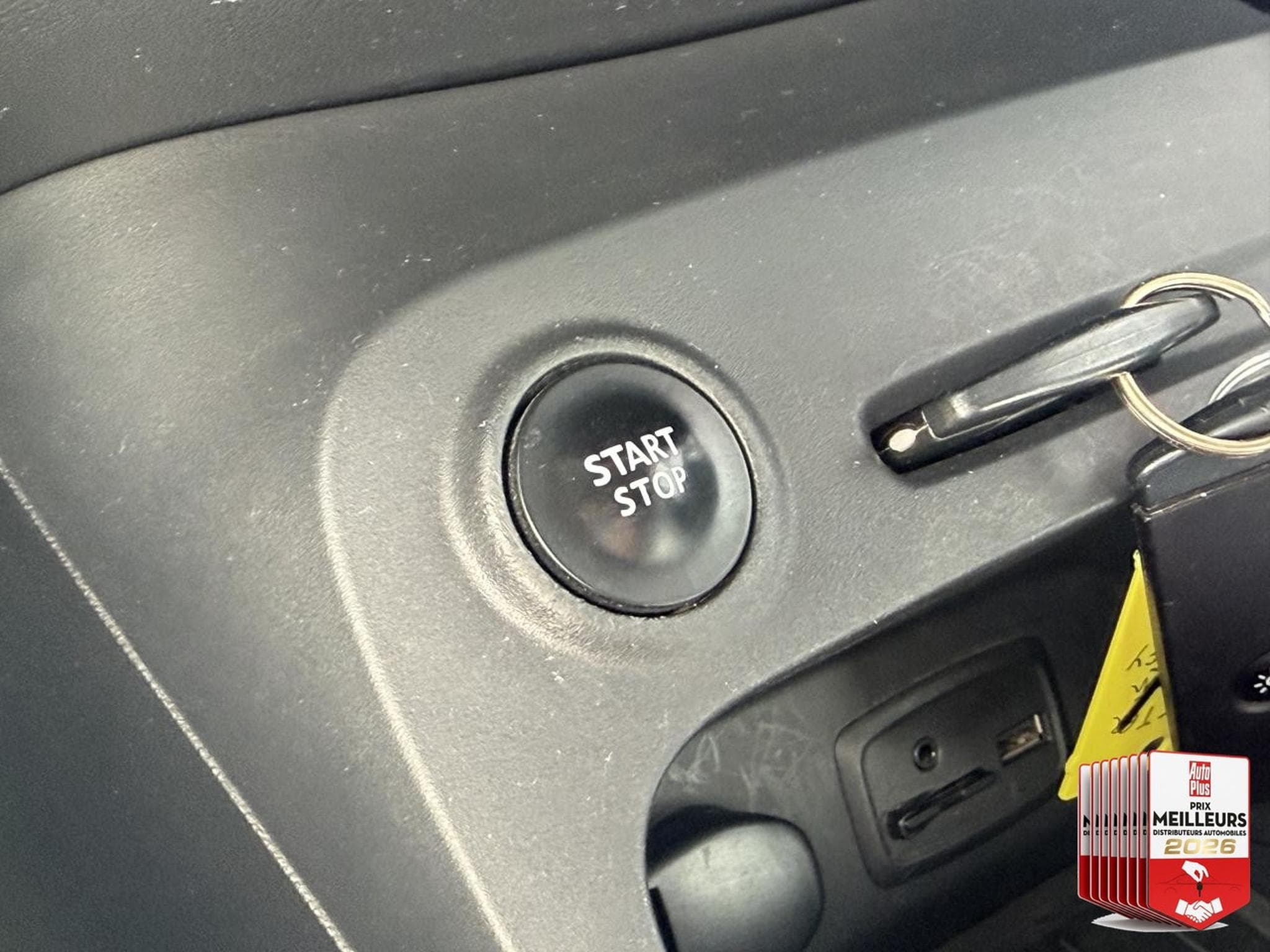Renault CAPTUR 0.9 TCE 90 ENERGY INTENS 2016 (2016) - Photo 30