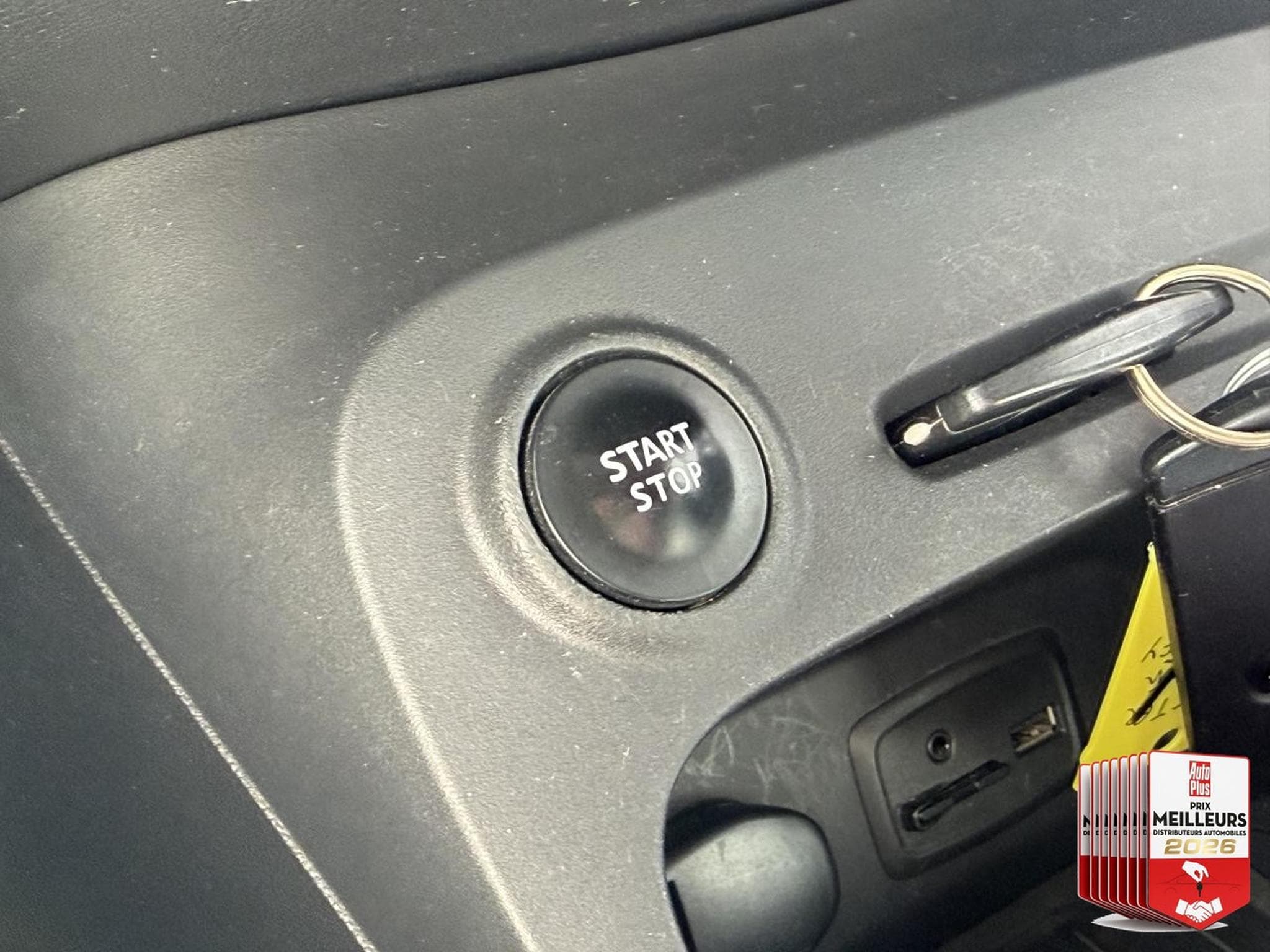 Renault CAPTUR 0.9 TCE 90 ENERGY INTENS 2016 (2016) - Photo 29