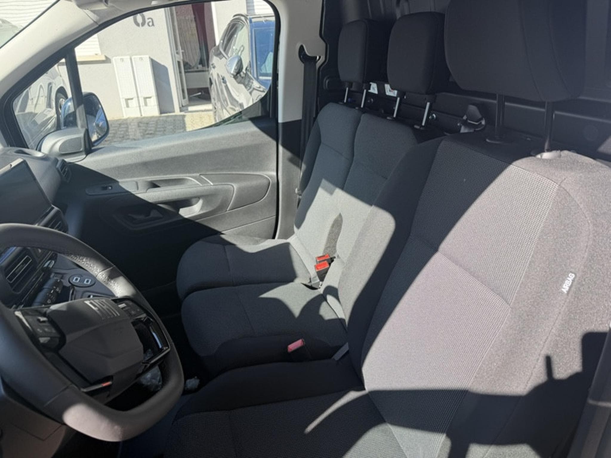 Fiat Doblo 1.5 BlueHDI 130 EAT8 L2H1 (2025) - Foto 9