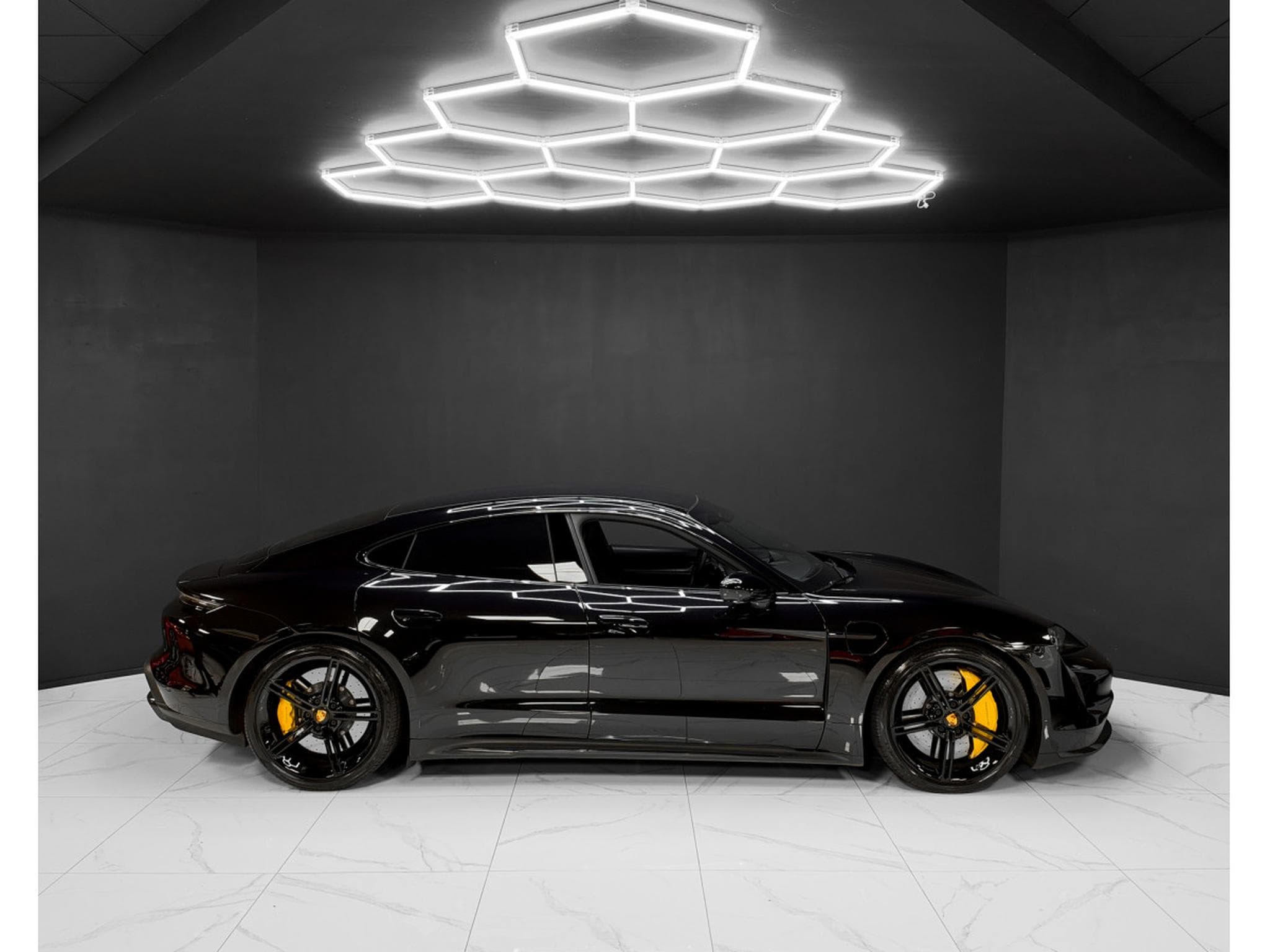 Porsche Taycan TURBO S / APPROVED 2028 / 5 SEATS (2020) - Photo 5