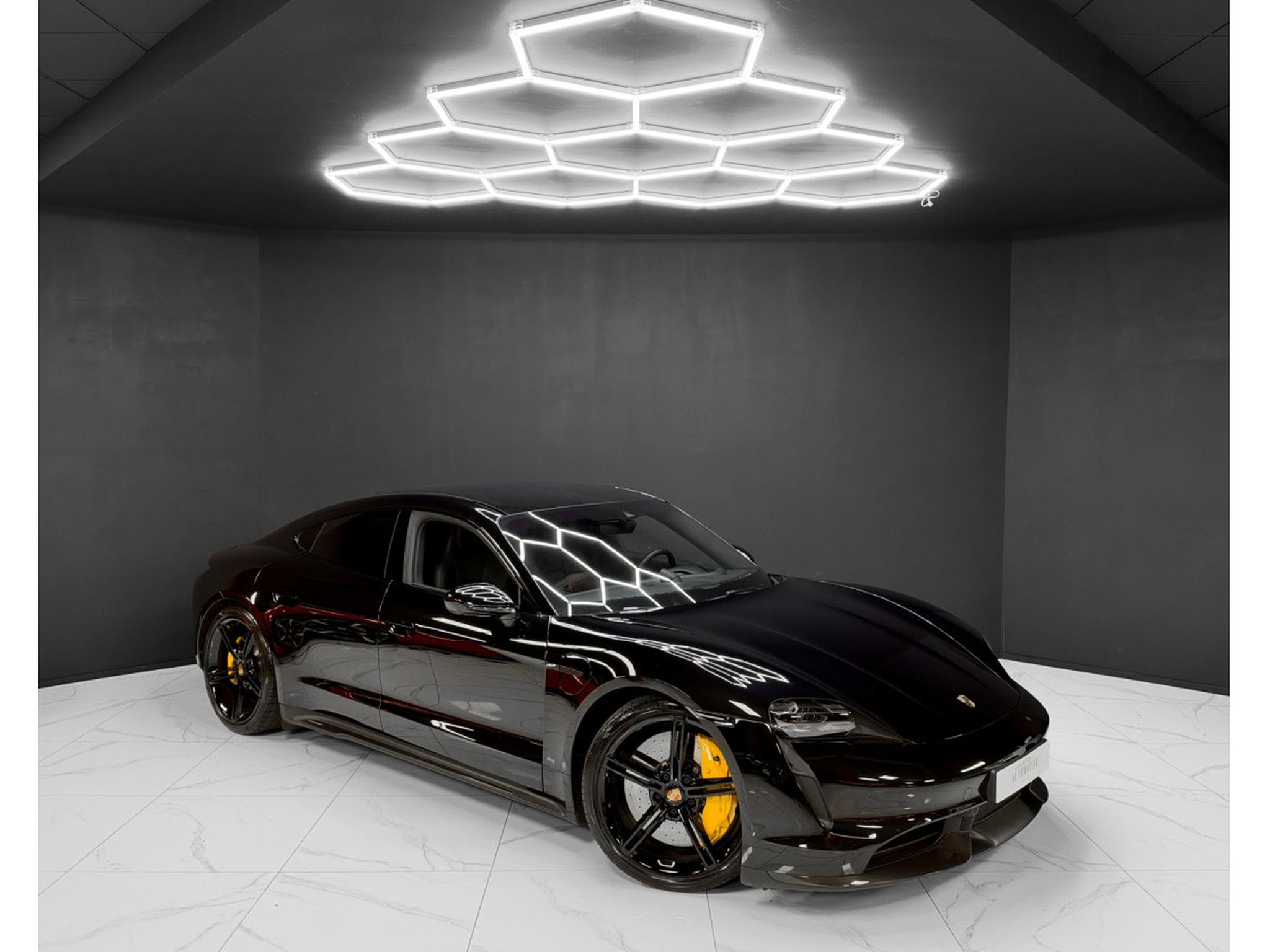 Porsche Taycan TURBO S / APPROVED 2028 / 5 SEATS (2020) - Photo 6