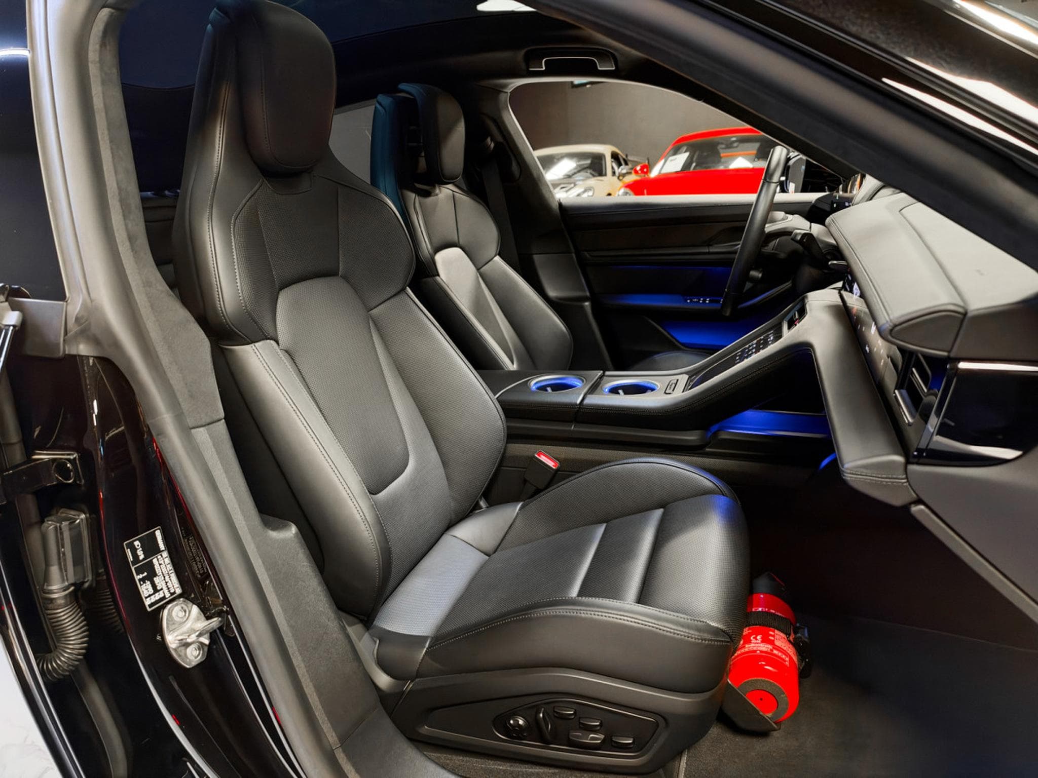 Porsche Taycan TURBO S / APPROVED 2028 / 5 SEATS (2020) - Photo 12